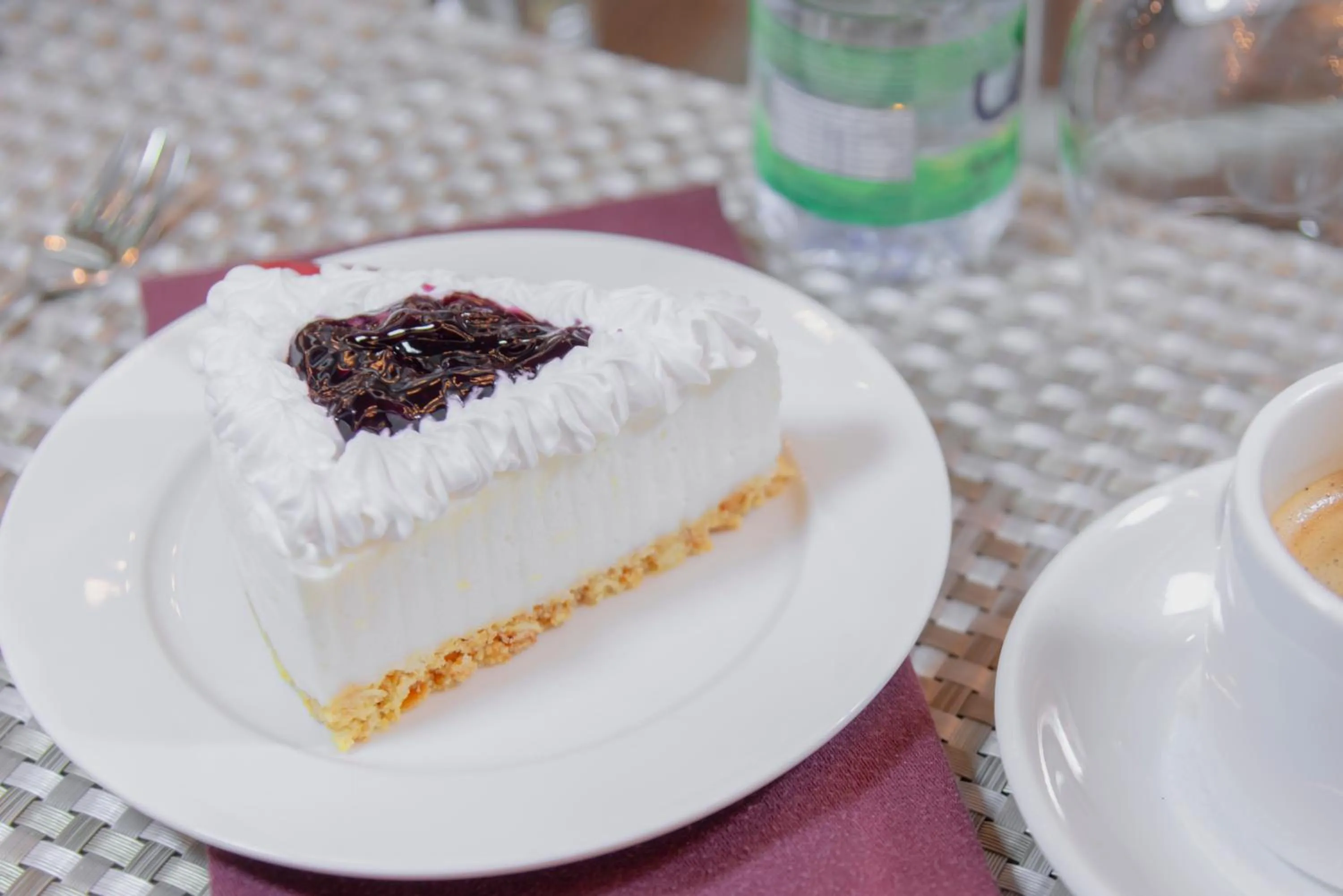 Food and drinks in Petra Elite Hotel