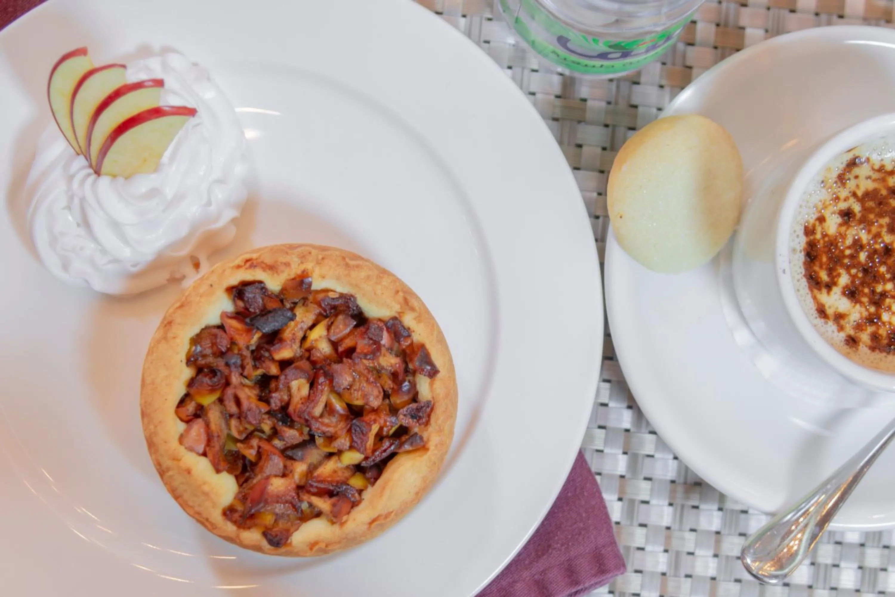 Food and drinks in Petra Elite Hotel