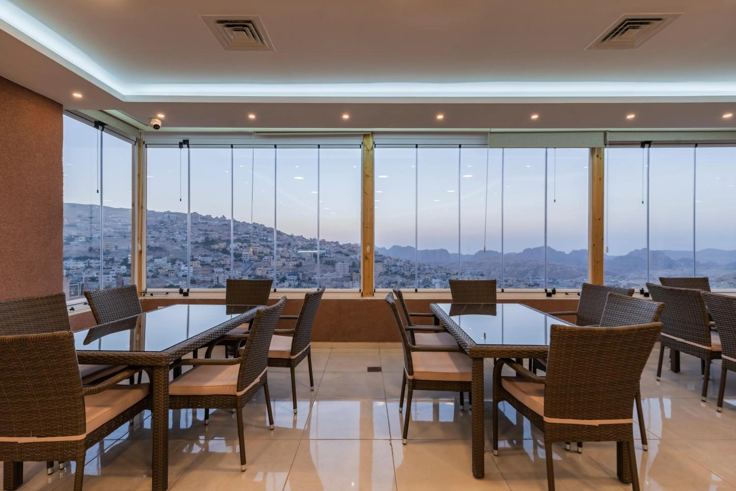 Restaurant/places to eat in Petra Elite Hotel