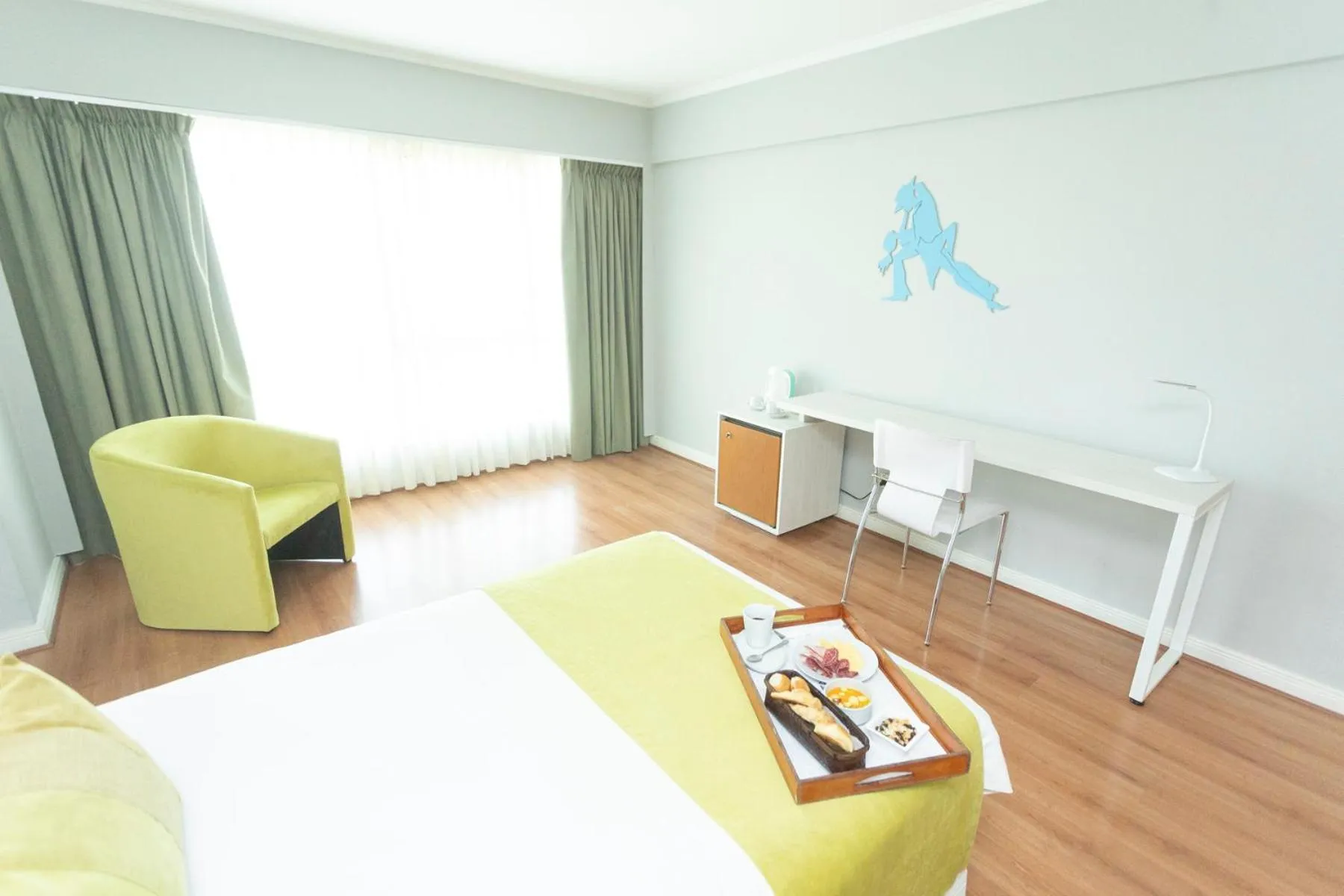 Photo of the whole room, Bed in Pestana Buenos Aires