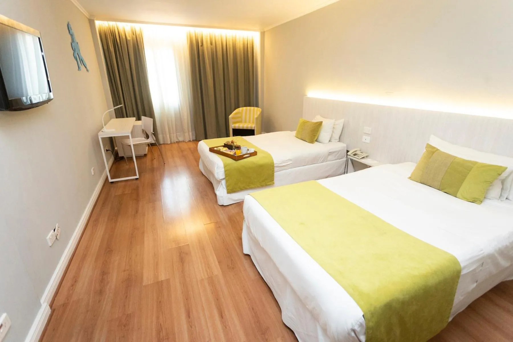 Photo of the whole room, Bed in Pestana Buenos Aires