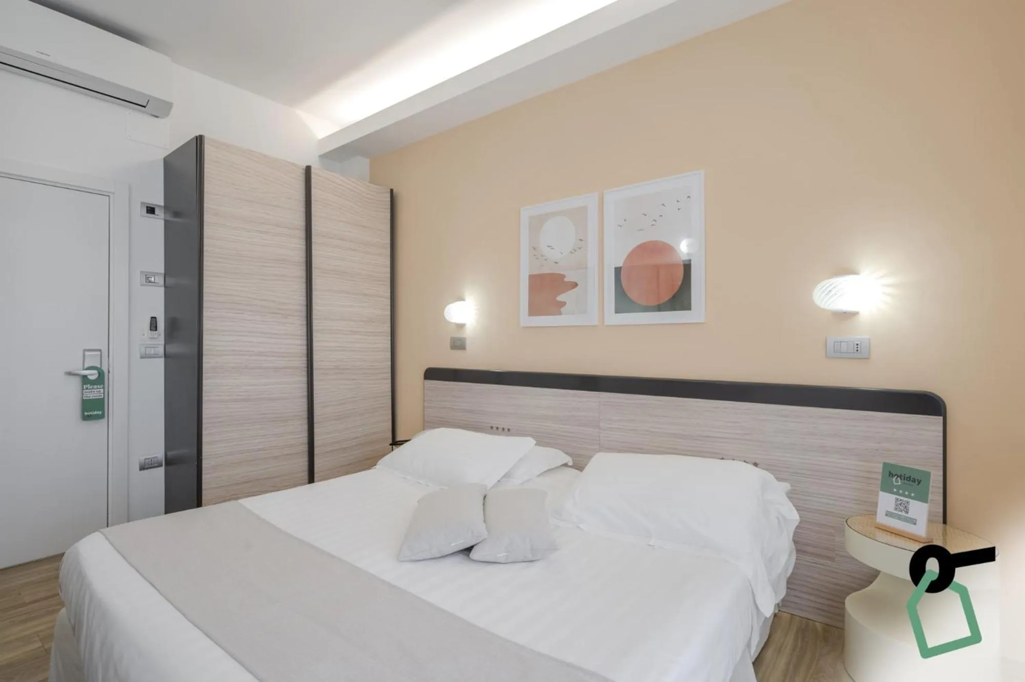 Bedroom, Bed in HOTIDAY Room Collection - Giulianova