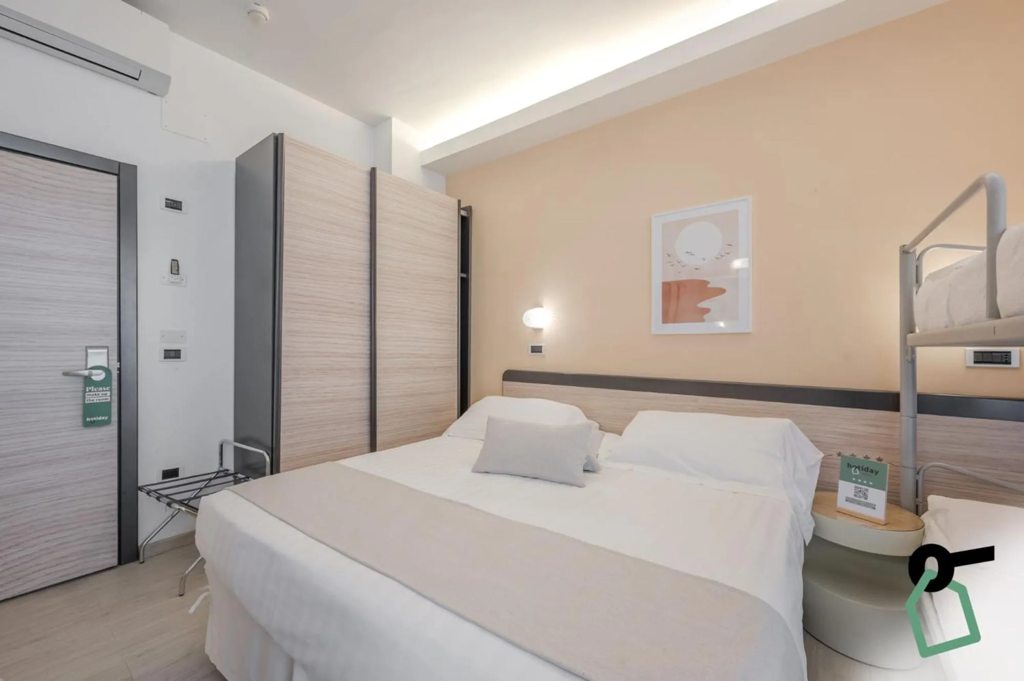 Photo of the whole room, Bed in HOTIDAY Room Collection - Giulianova