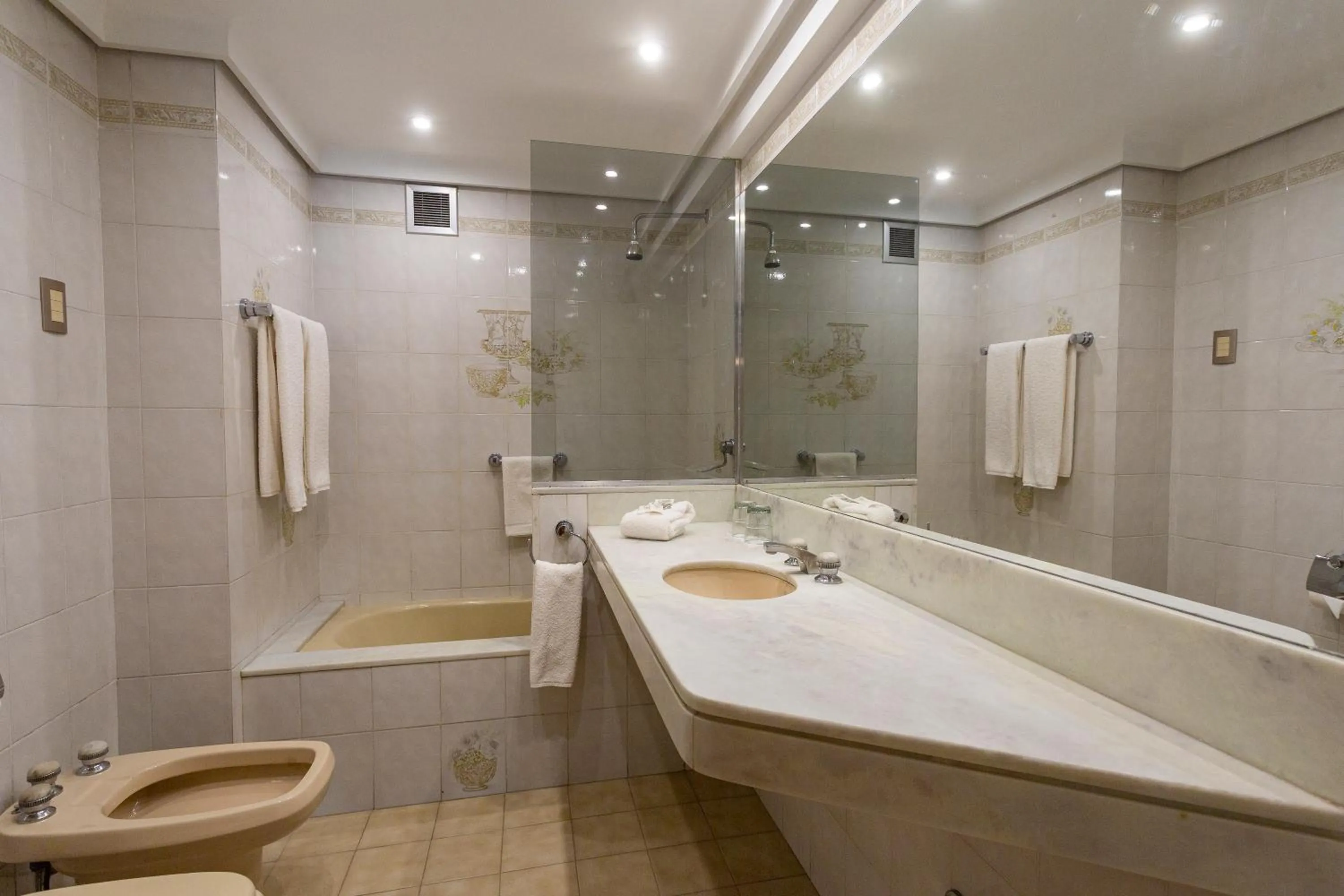 Shower in Hotel Conte