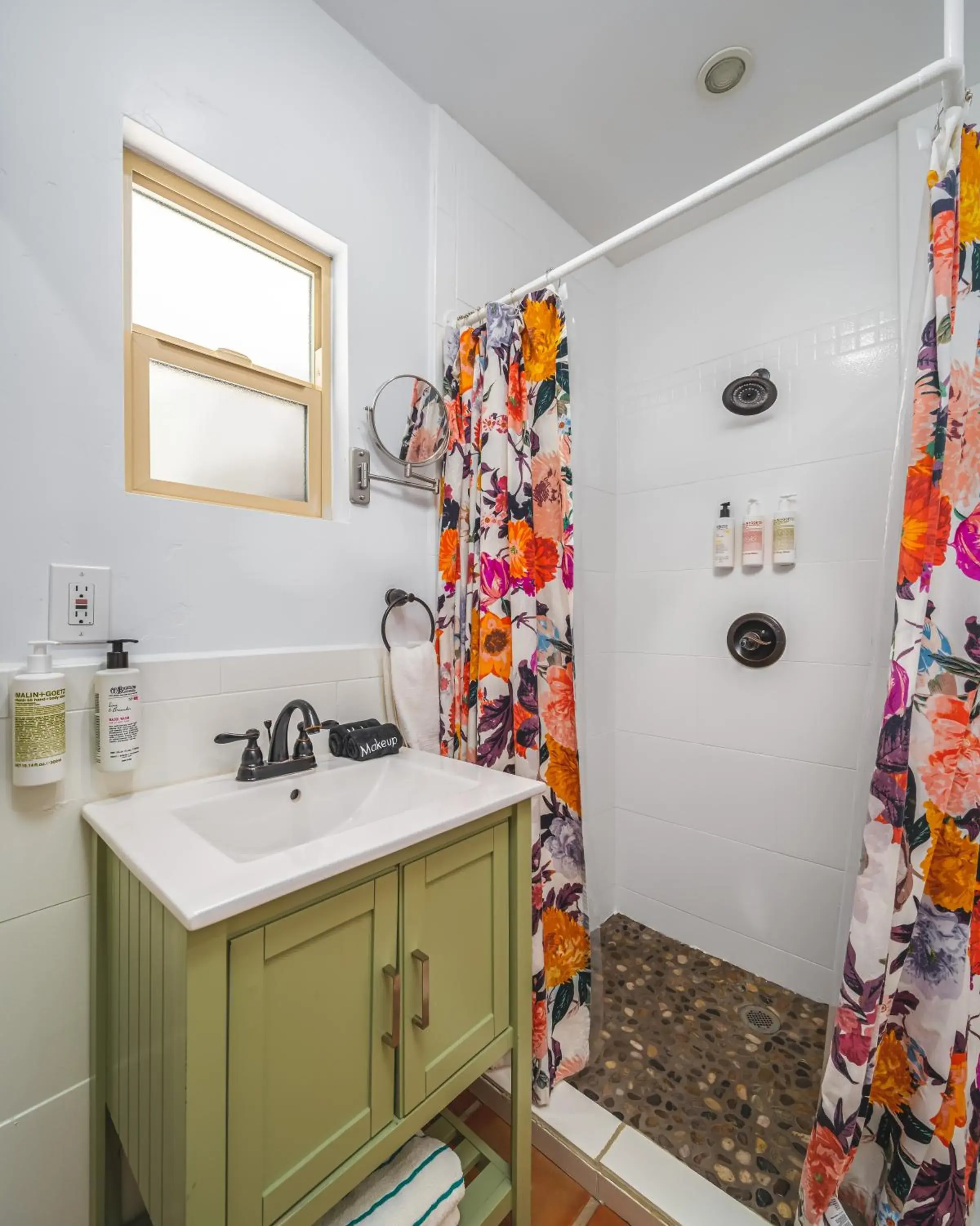 Signature One Bedroom Queen Suite in Fleur Noire Hotel - 21 and Over Signature One Bedroom Queen Suite in Fleur Noire Hotel - 21 and Over