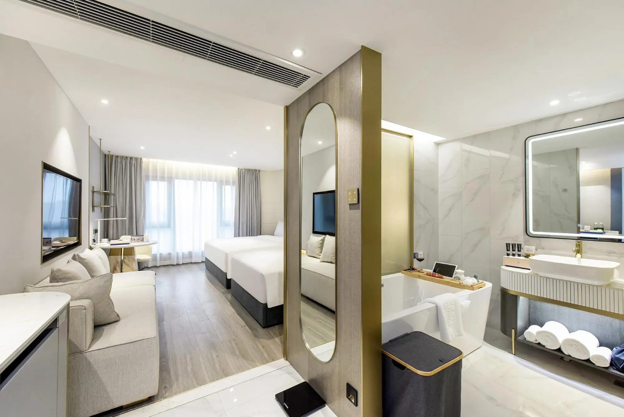 Bedroom, Bed in Kuanrong Suites Hotel Liangjiang love sea shopping park