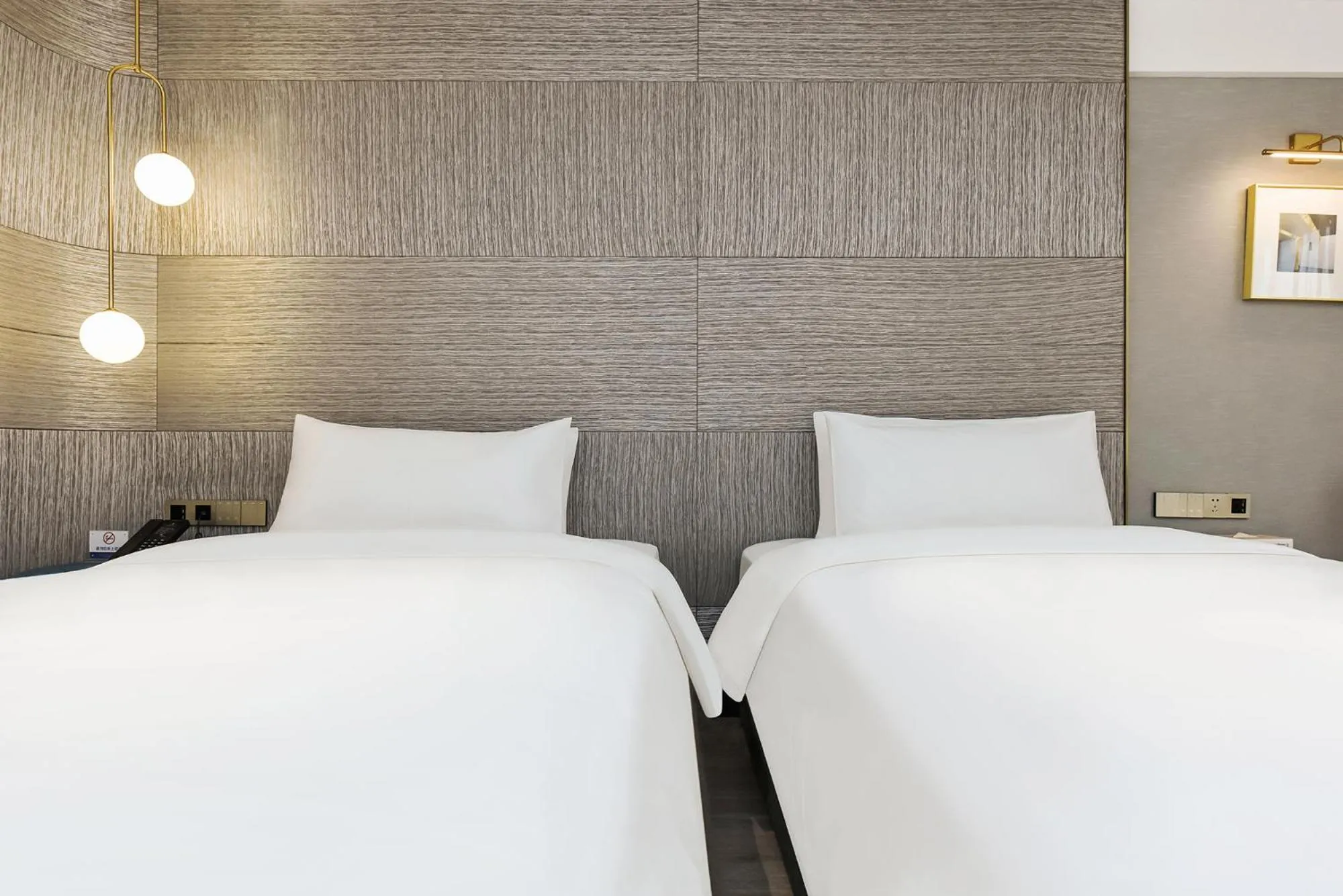 Bed in Kuanrong Suites Hotel Liangjiang love sea shopping park