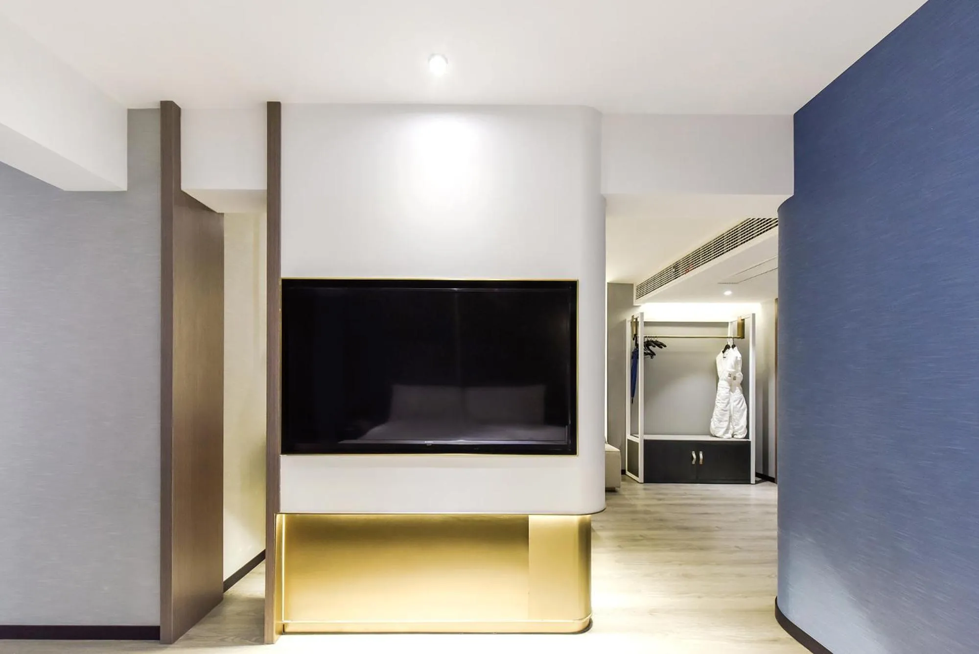 TV and multimedia, Bed in Kuanrong Suites Hotel Liangjiang love sea shopping park