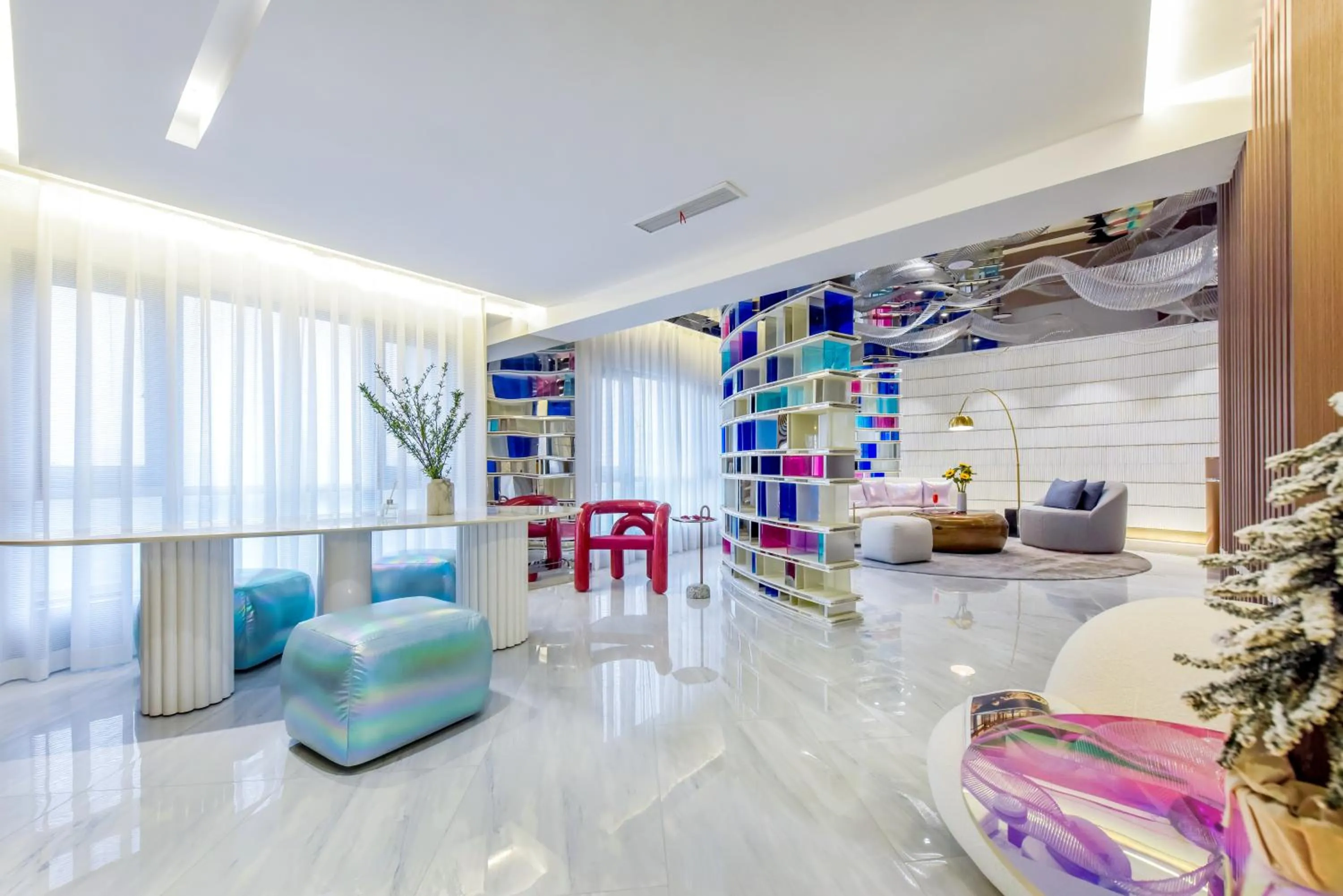 Lobby or reception in Kuanrong Suites Hotel Liangjiang love sea shopping park