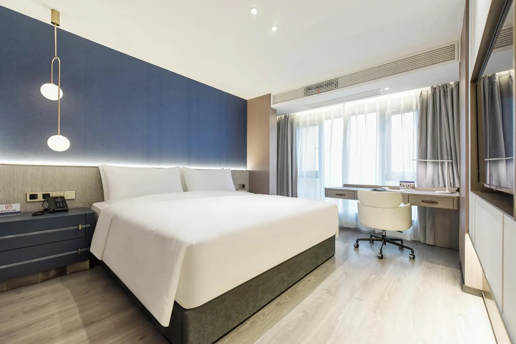 Bedroom, Bed in Kuanrong Suites Hotel Liangjiang love sea shopping park