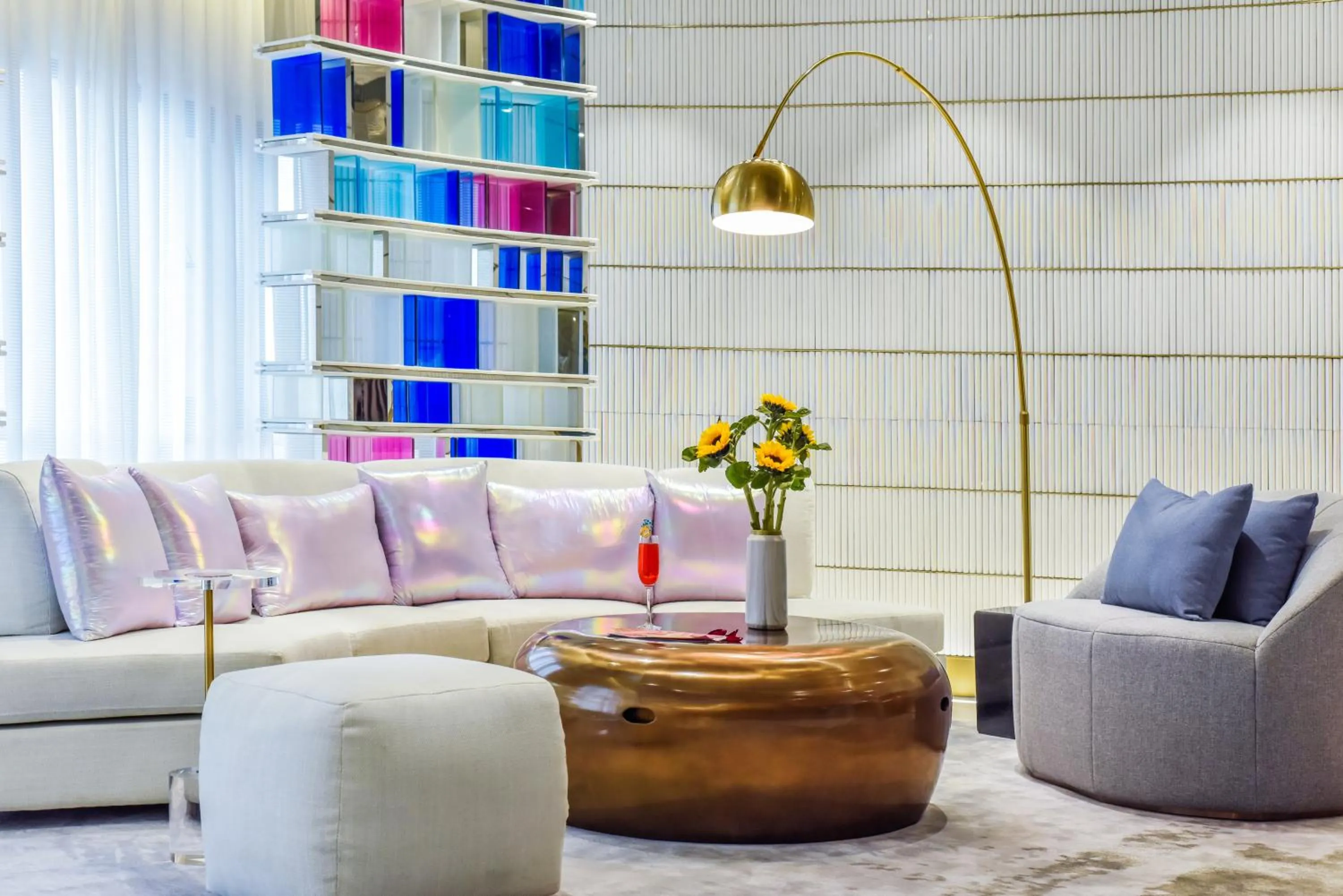 Lobby or reception in Kuanrong Suites Hotel Liangjiang love sea shopping park