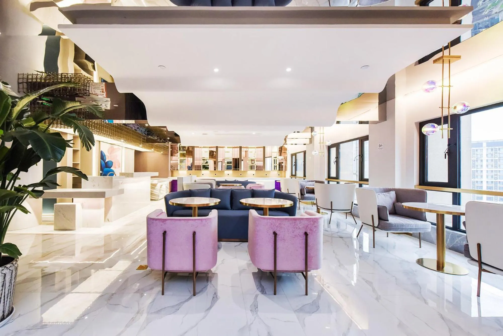 Restaurant/places to eat in Kuanrong Suites Hotel Liangjiang love sea shopping park