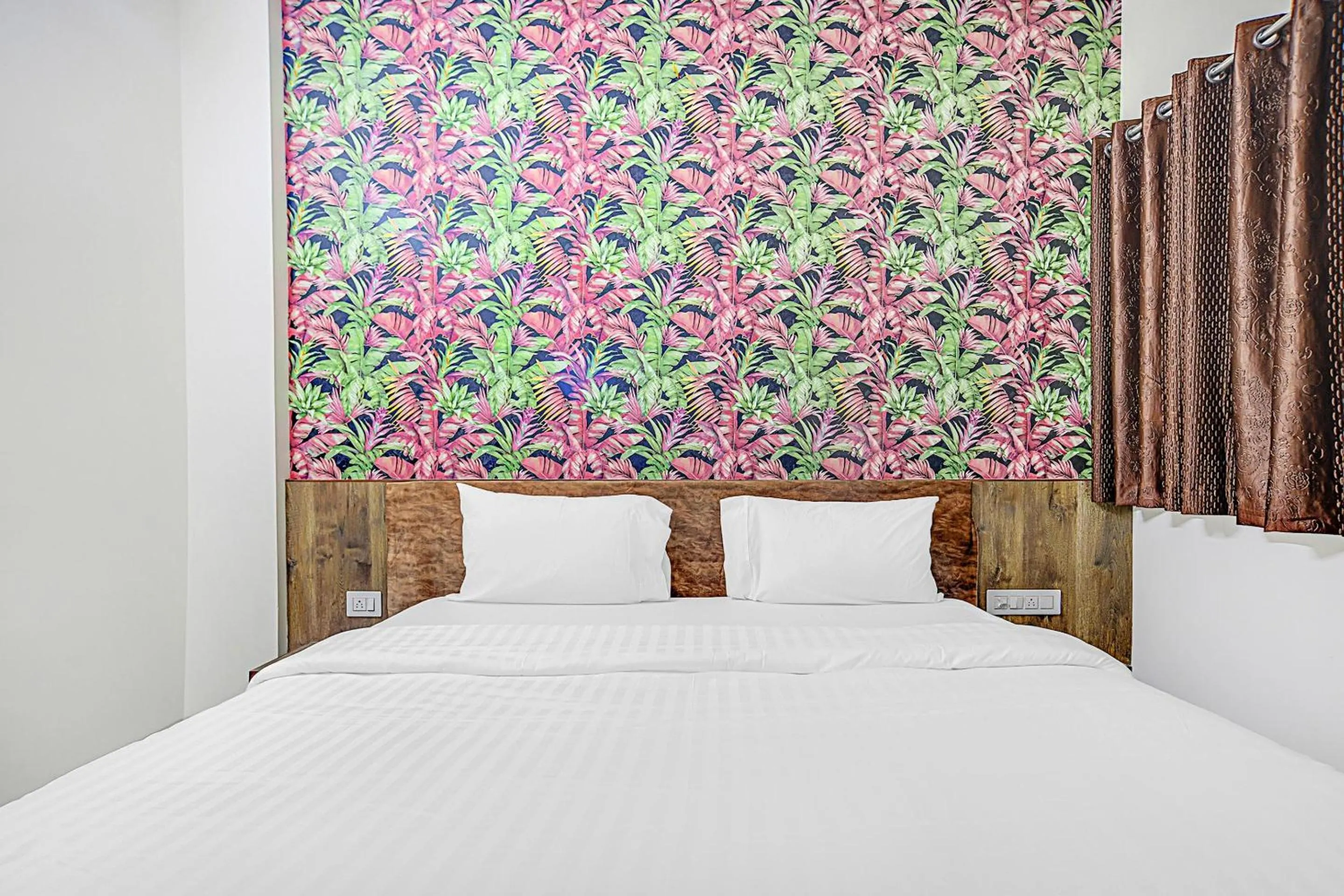 Bedroom, Bed in Super Collection O Verena