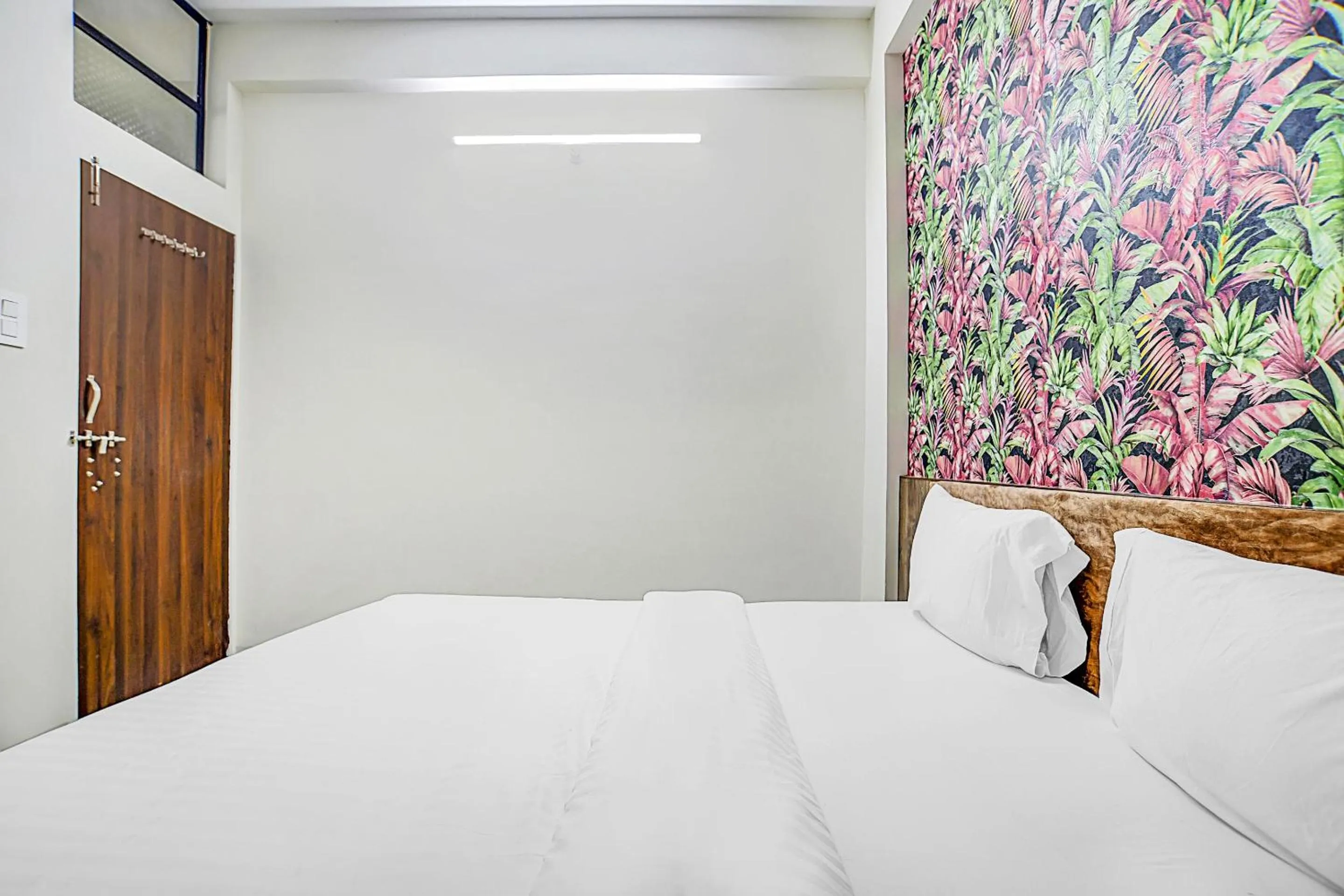 Bedroom, Bed in Super Collection O Verena