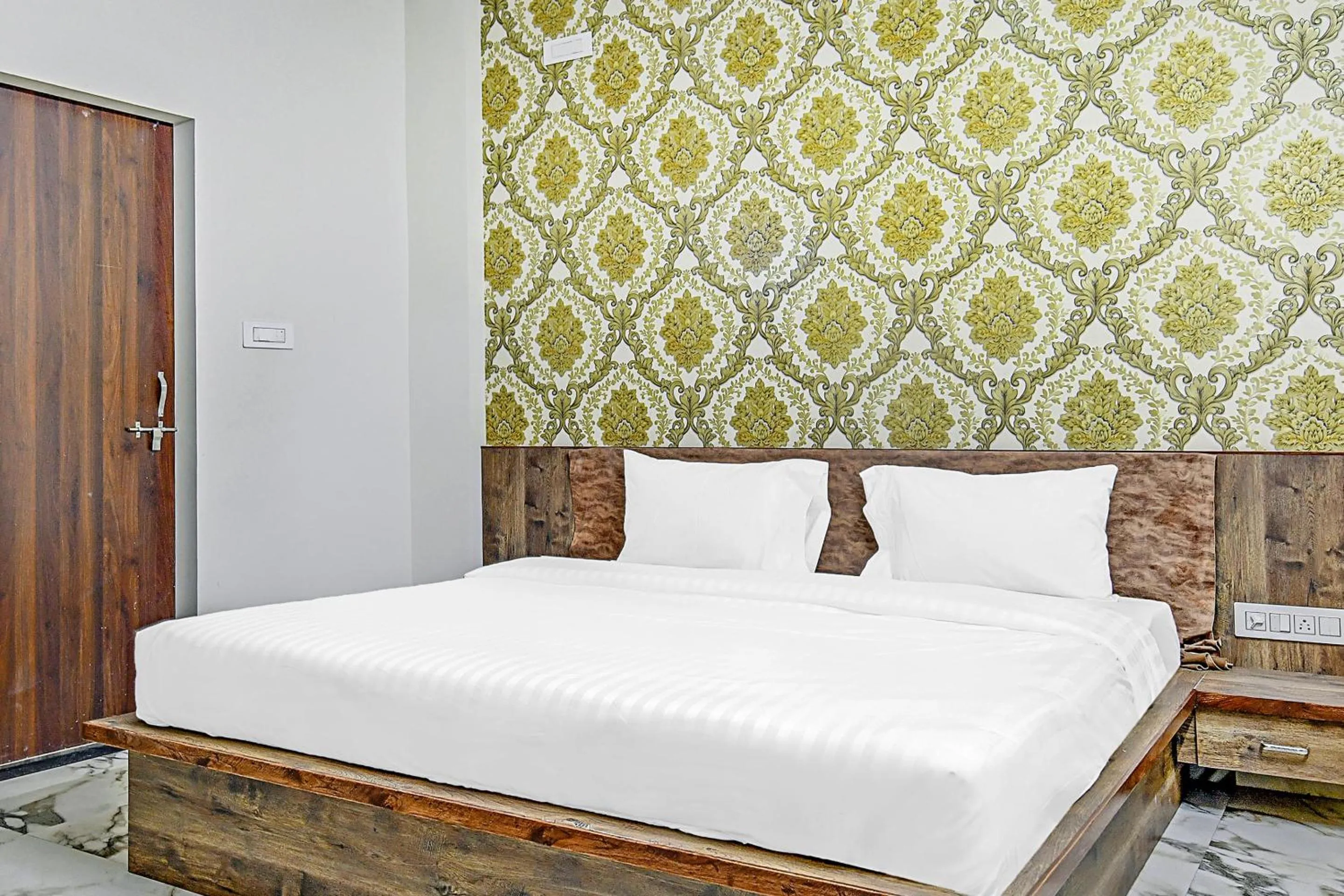 Bedroom, Bed in Super Collection O Verena