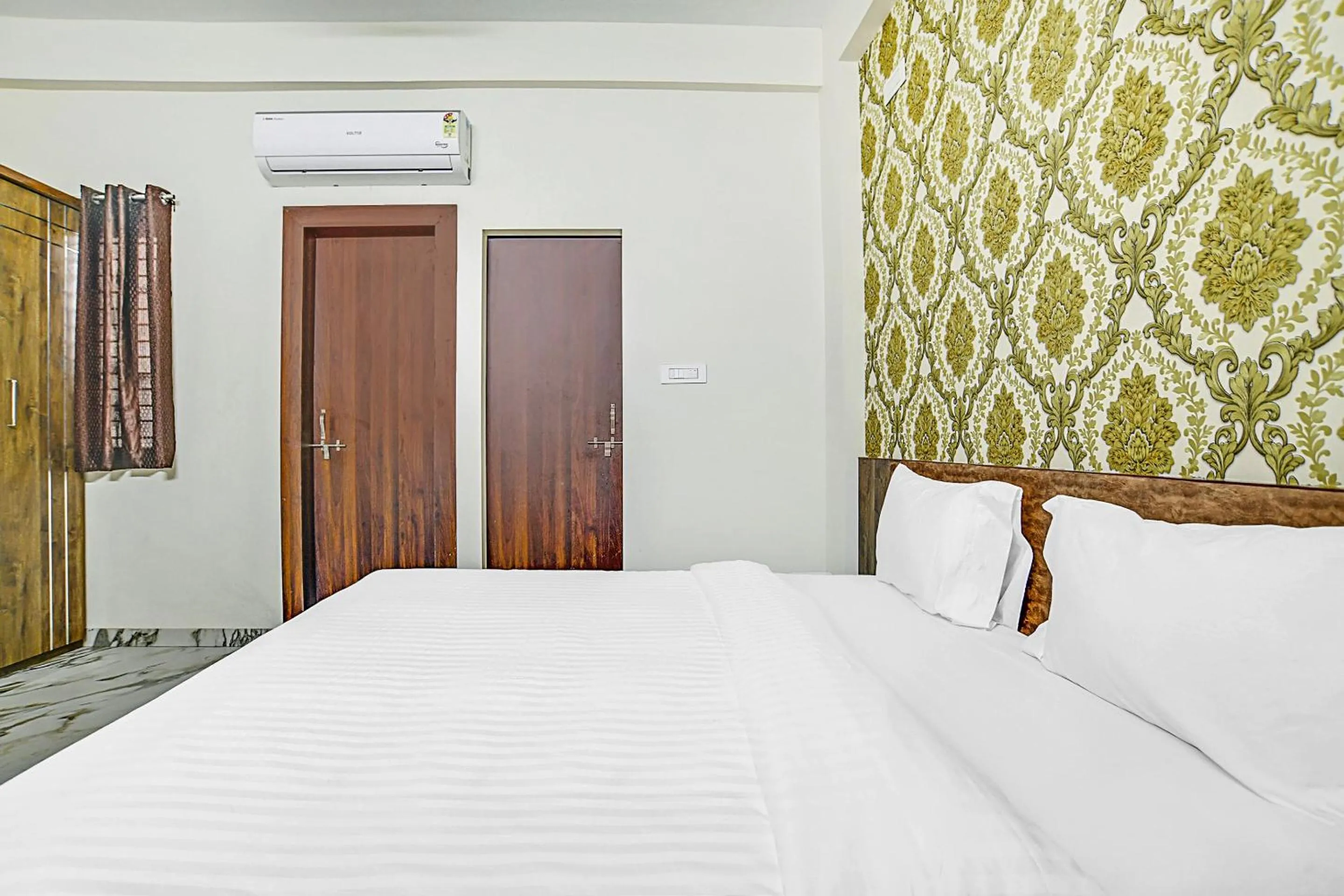 Bedroom, Bed in Super Collection O Verena