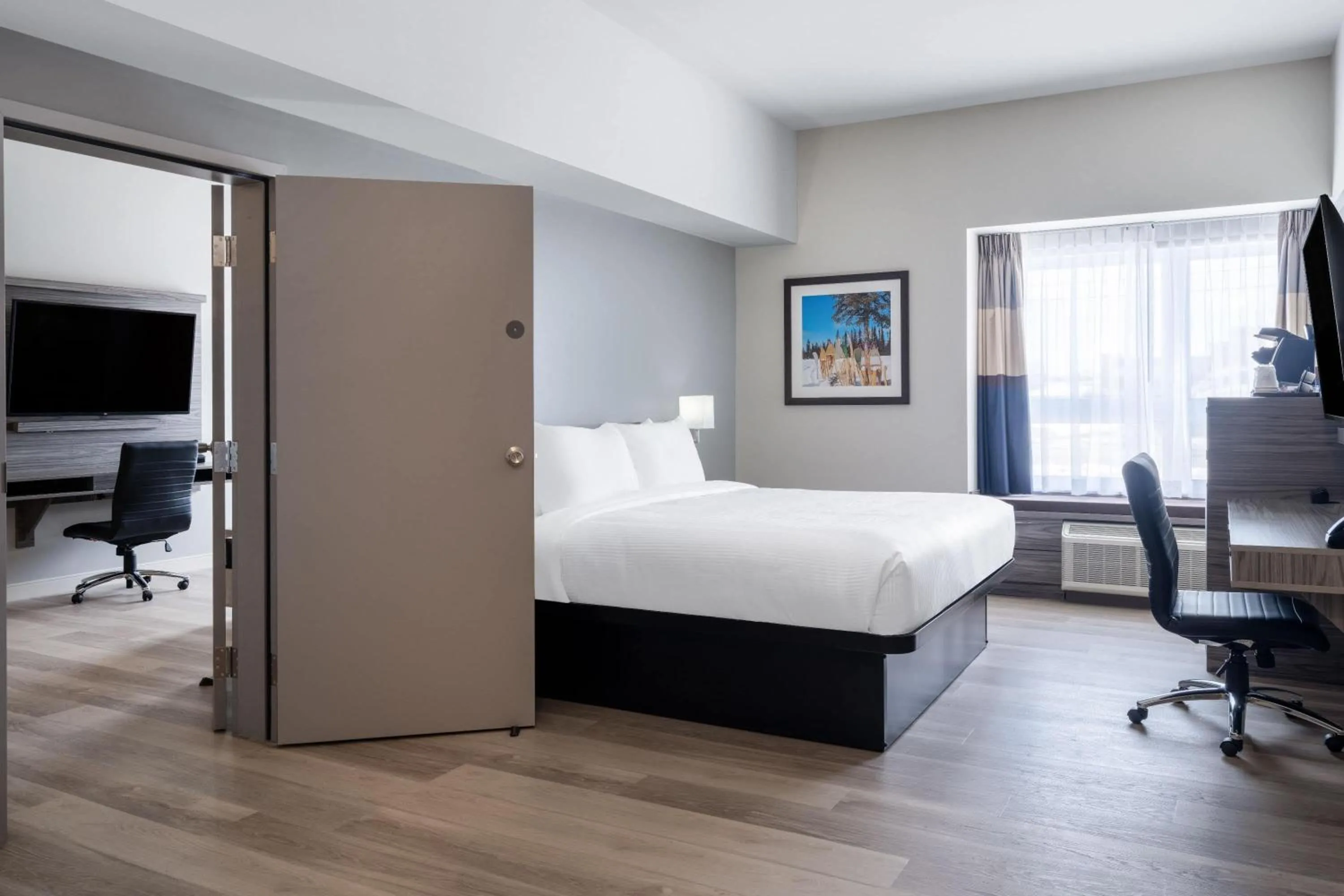 Photo of the whole room, Bed in Microtel Inn & Suites by Wyndham Kanata Ottawa West