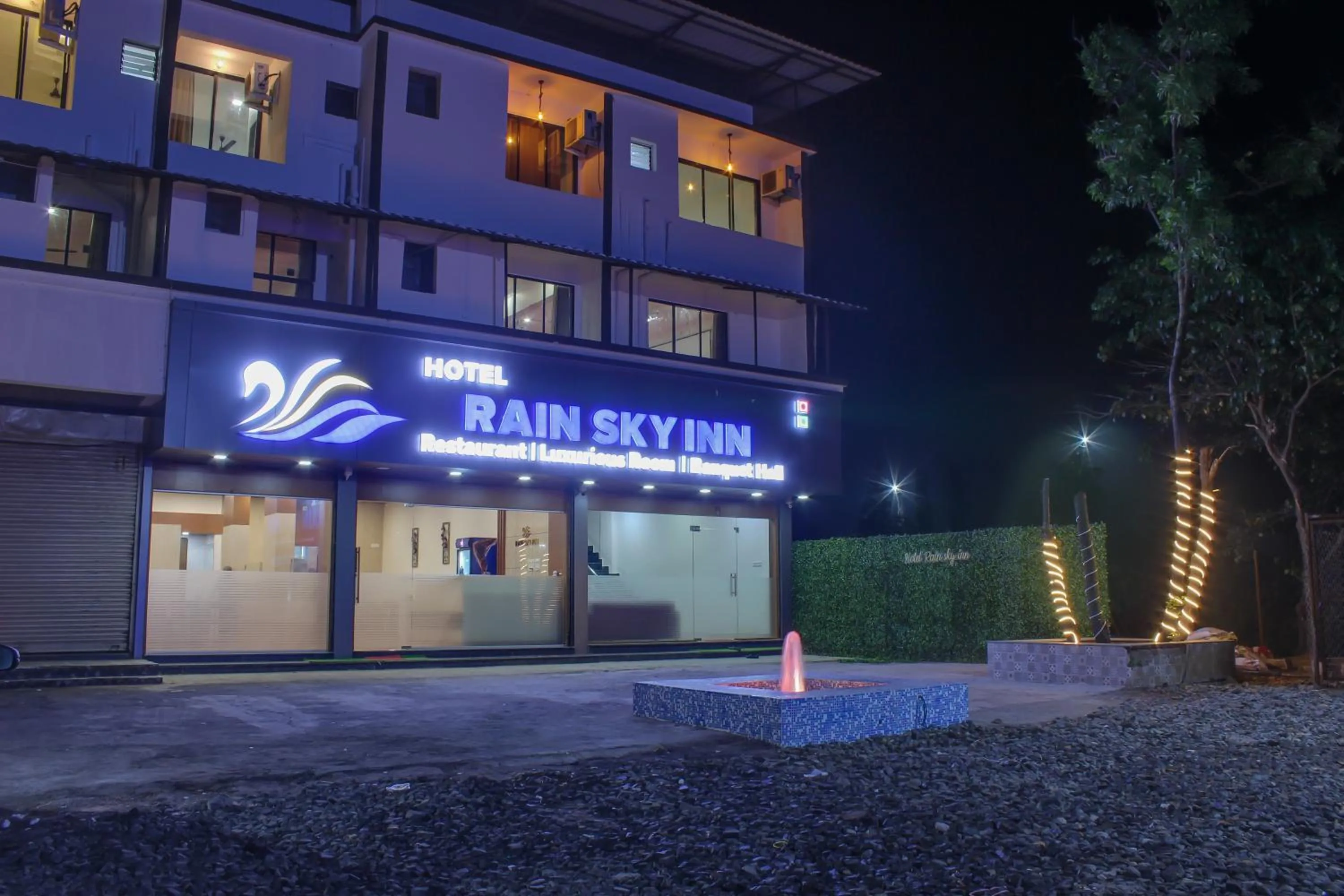 Facade/entrance in Hotel Rain Sky Inn