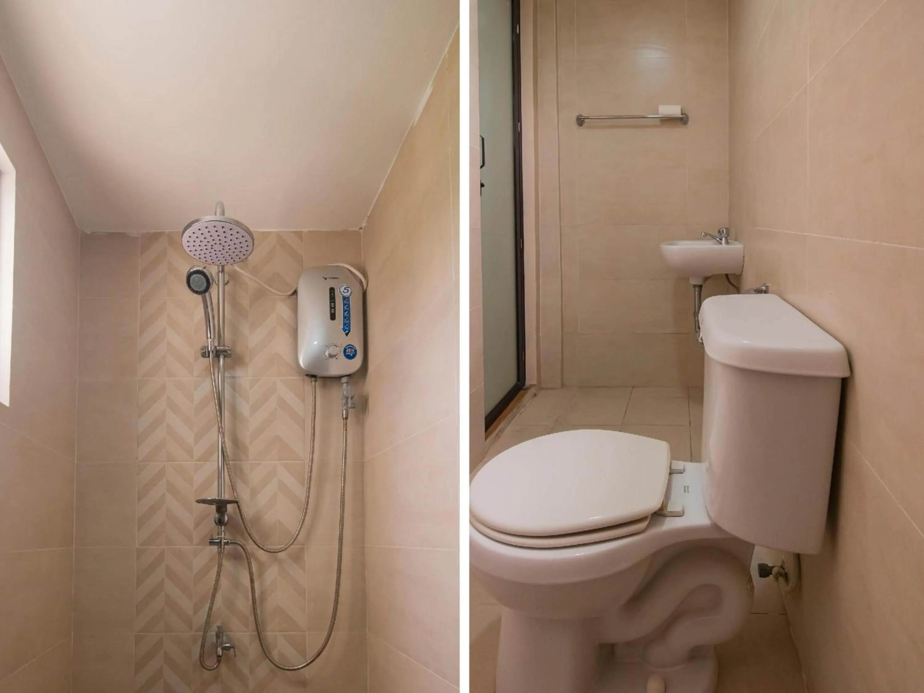 Bathroom in Super OYO 832 The Teepee Place Hostel & Residence Inn