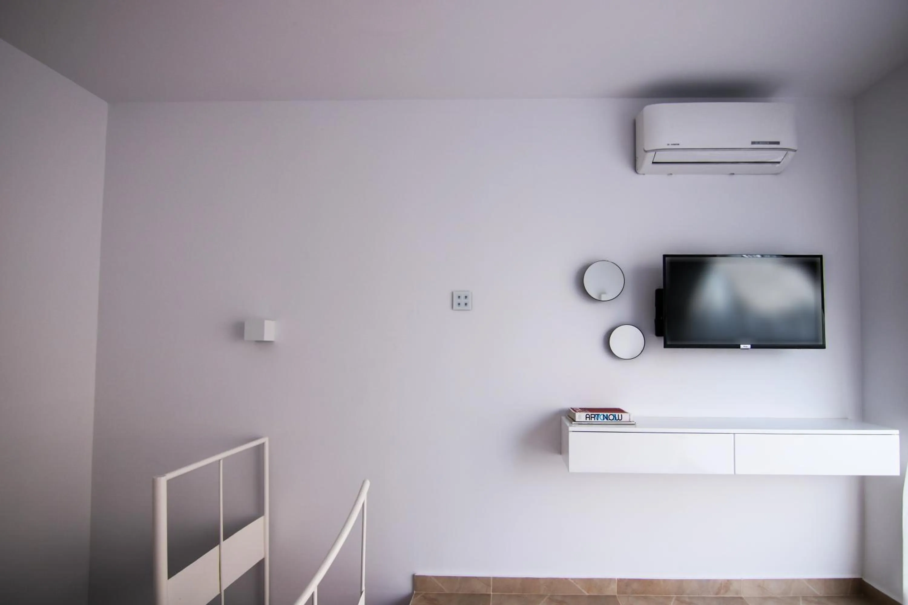 Bed in Phaedrus Living: Luxury Maisonette Lighthouse 60