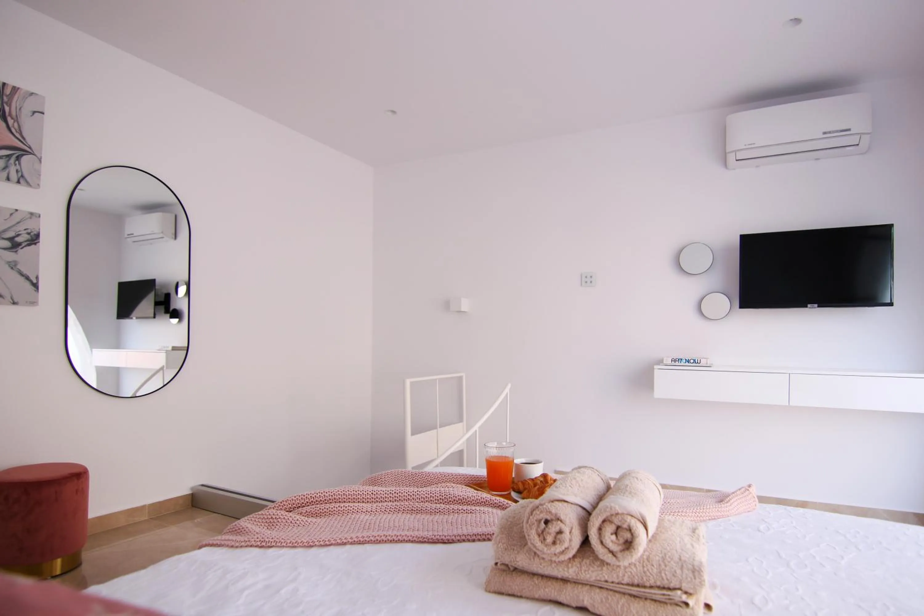 Bed in Phaedrus Living: Luxury Maisonette Lighthouse 60