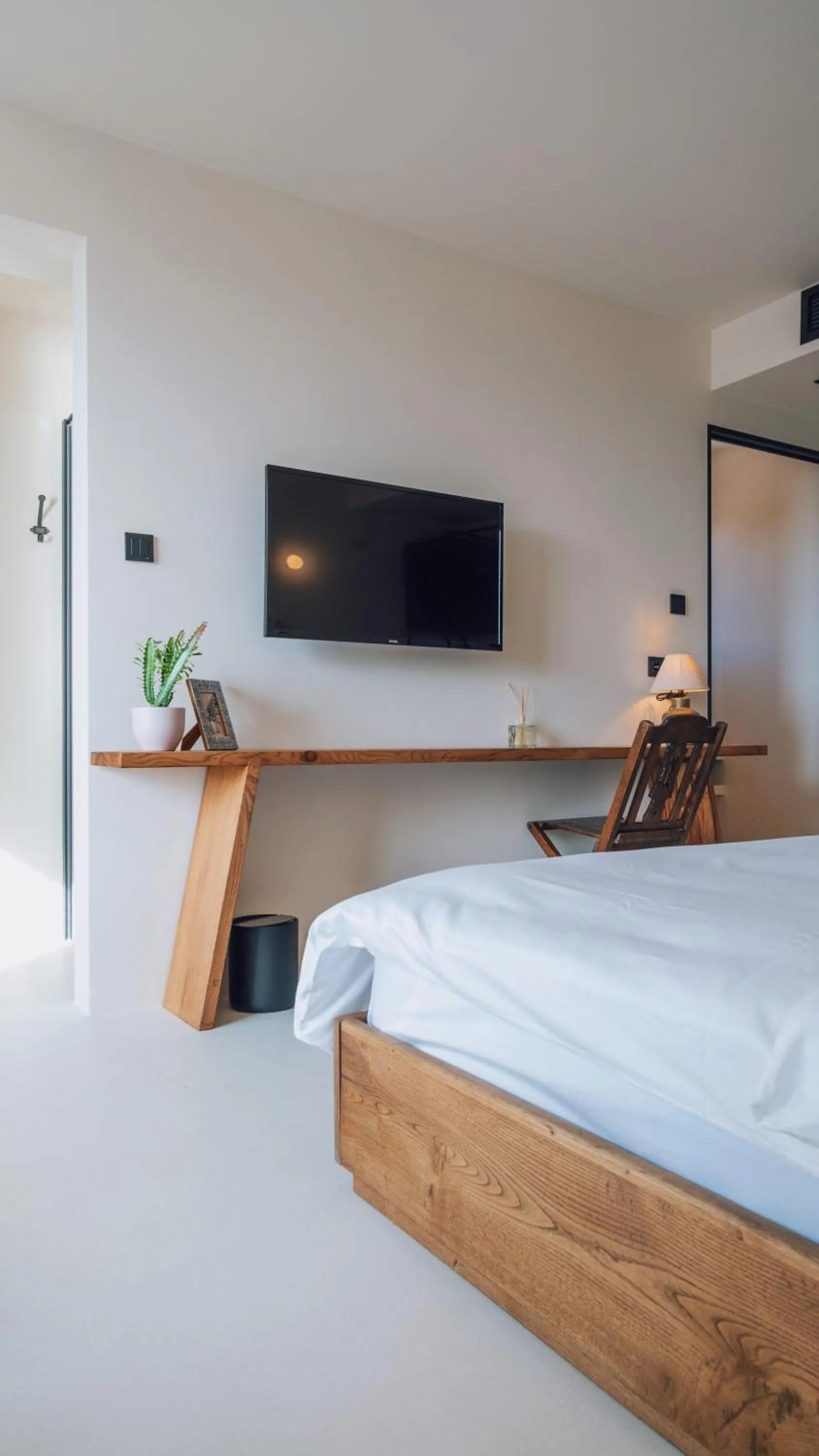 Bedroom, Bed in To Be Social House