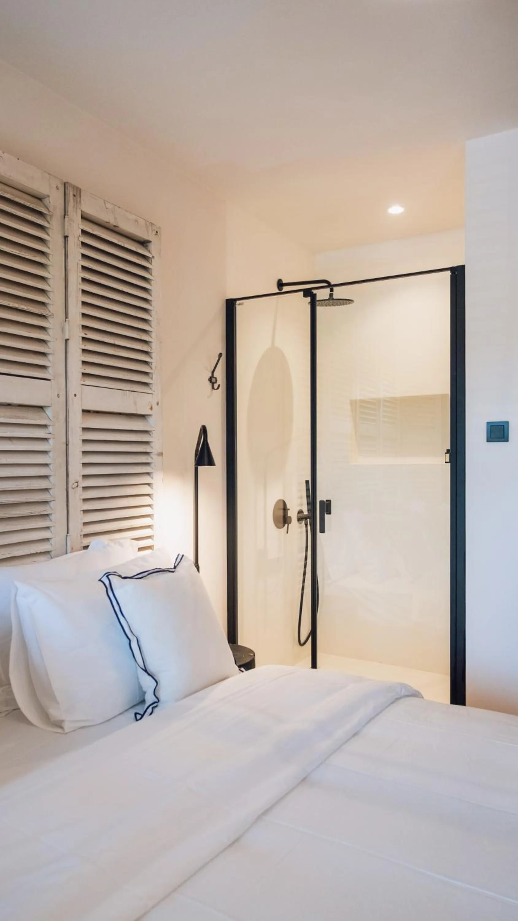 Bedroom, Bed in To Be Social House