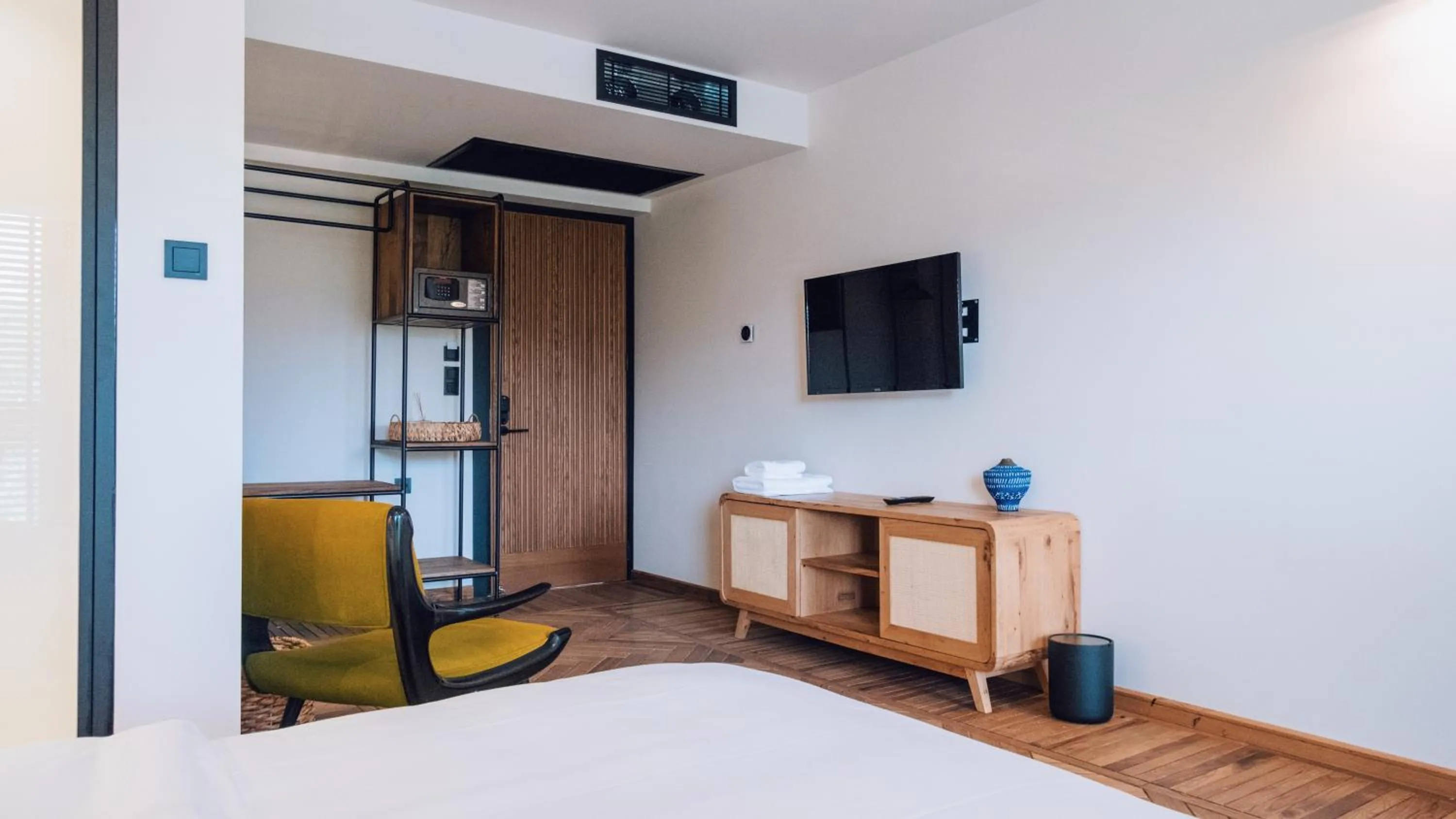 TV and multimedia, Bed in To Be Social House