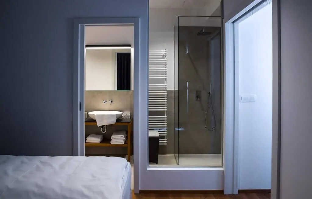 Bathroom, Bed in Hotel Belmur