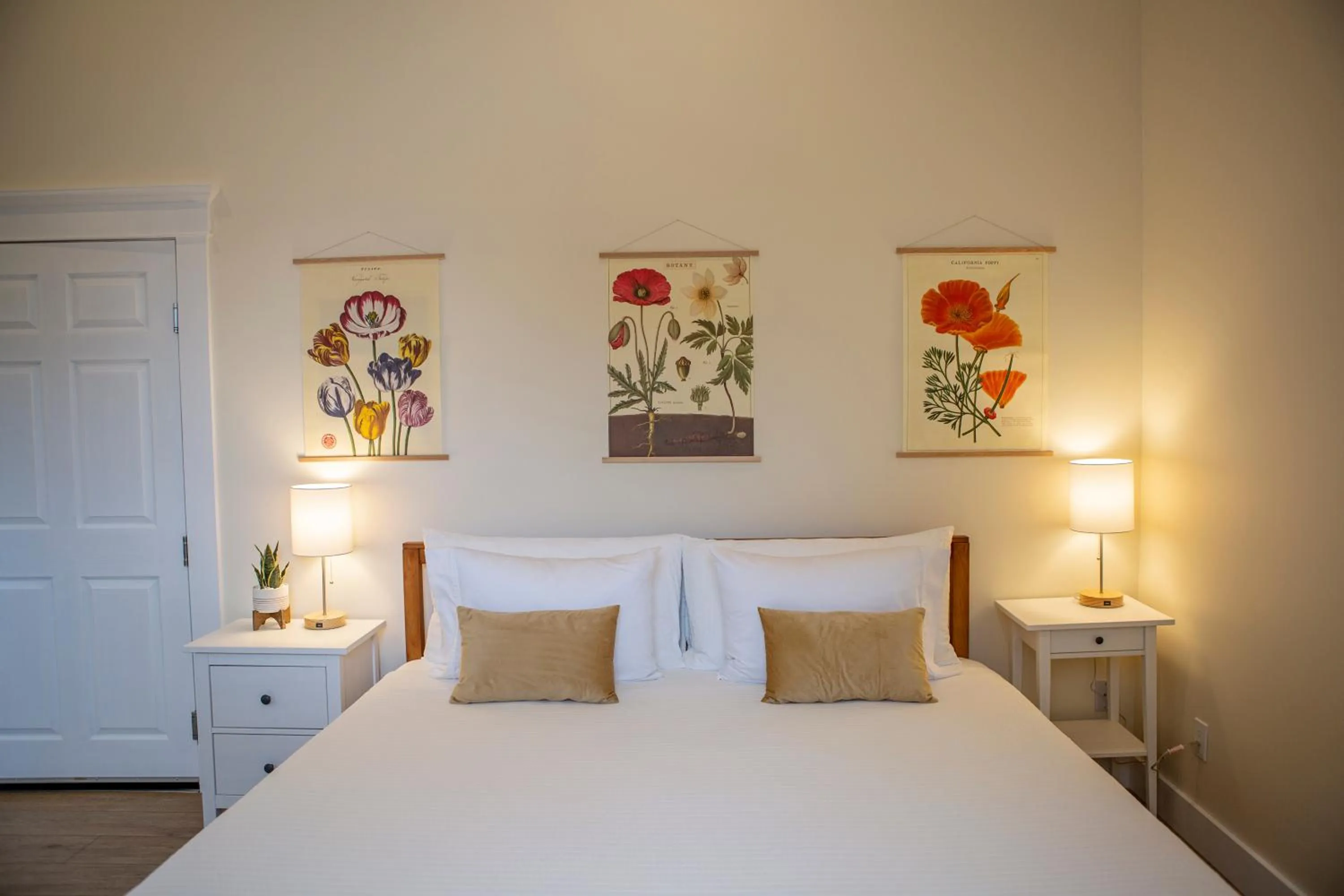 Bed in Stirling All Suites Hotel