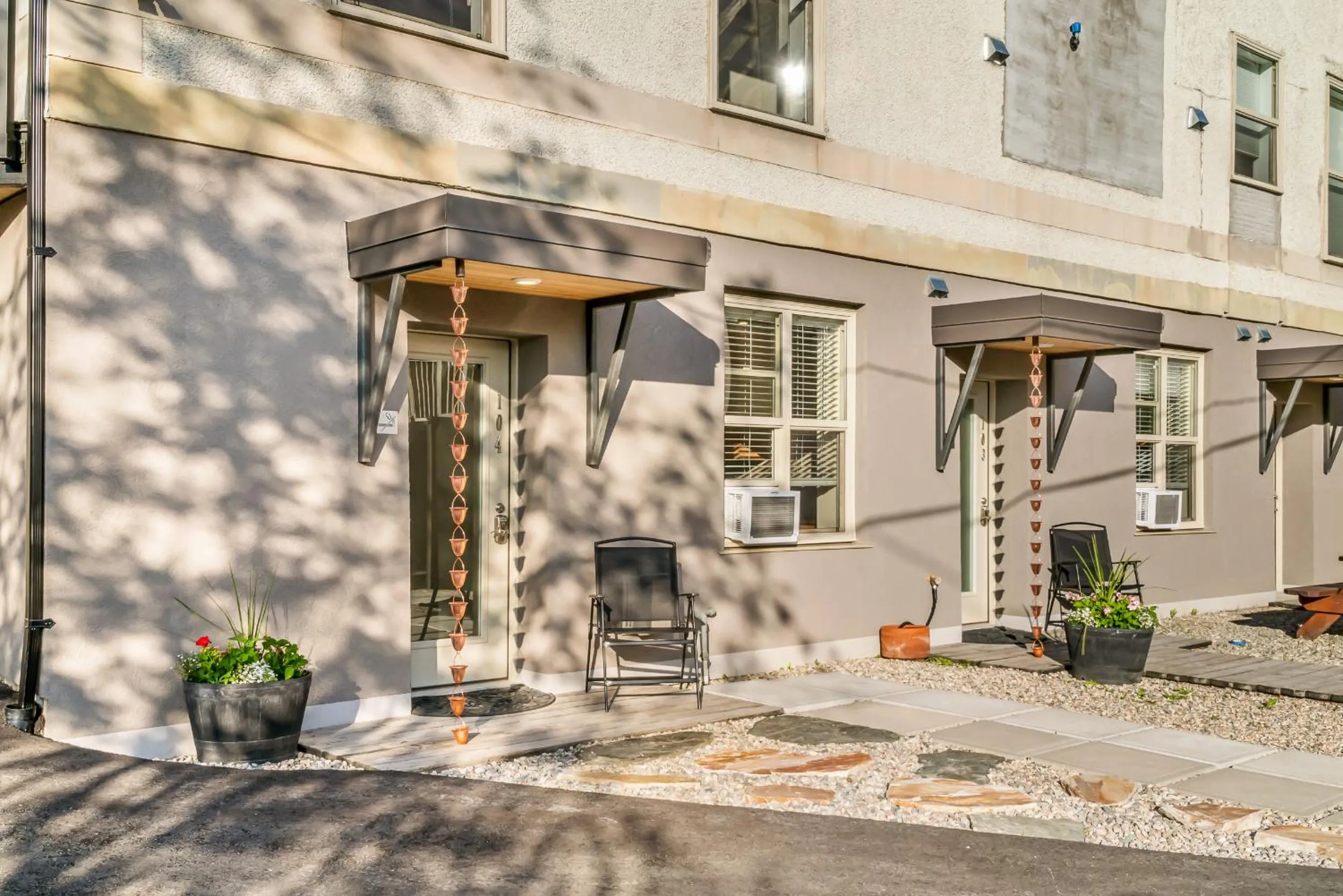 Patio in Stirling All Suites Hotel