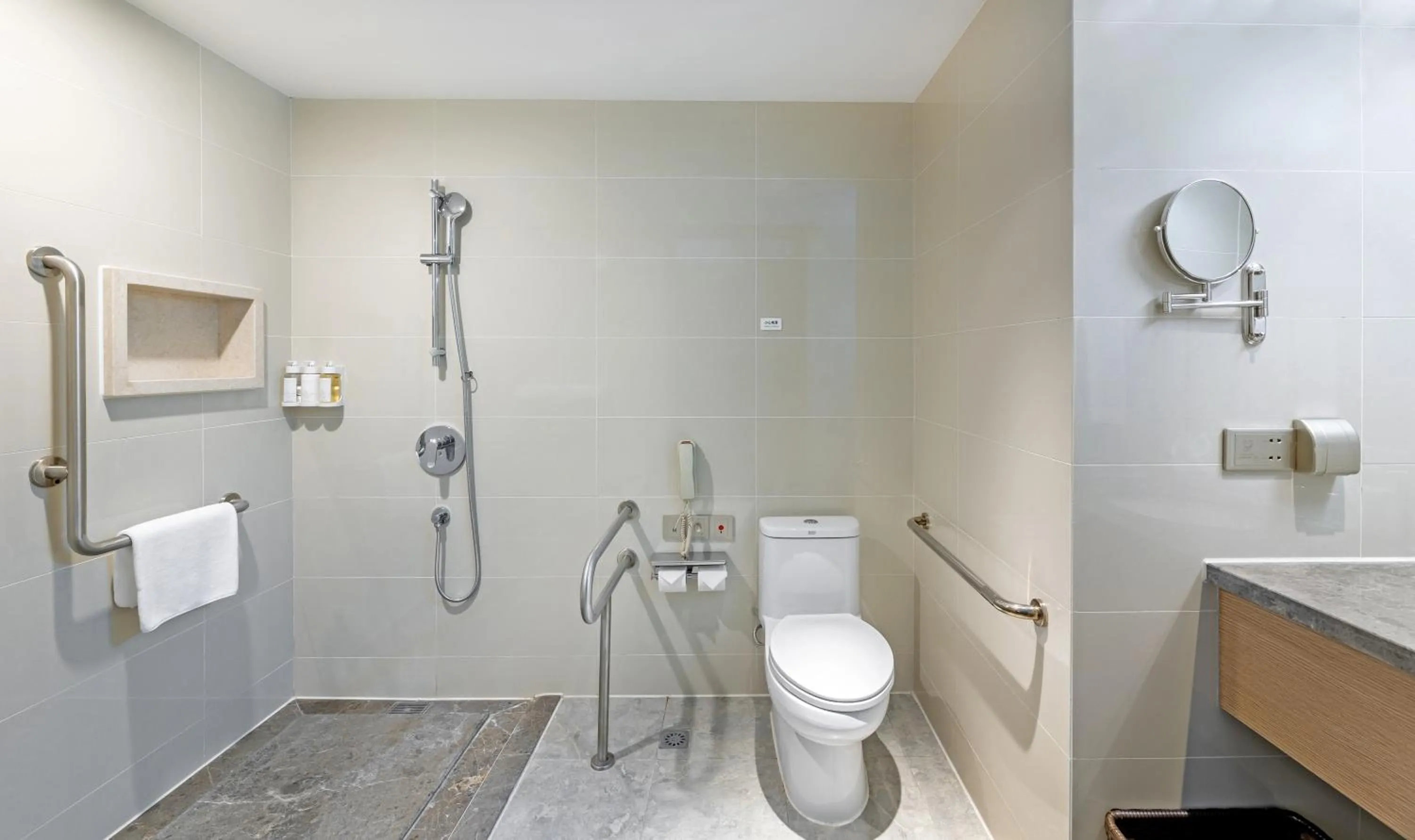 Bathroom in Holiday Inn Chongqing Guanyinqiao, an IHG Hotel