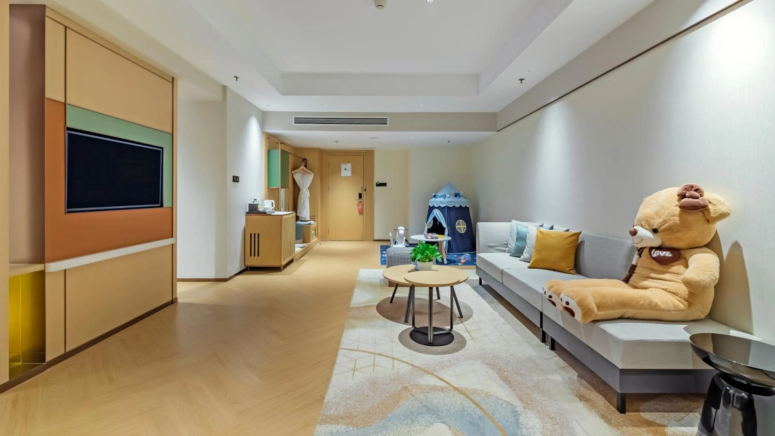 Photo of the whole room in Holiday Inn Chongqing Guanyinqiao, an IHG Hotel