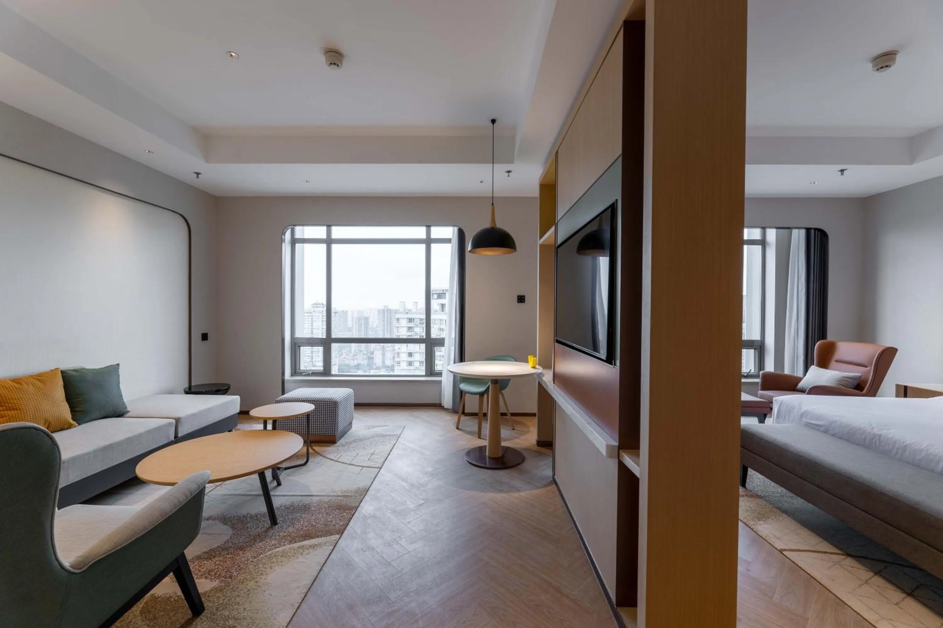 Photo of the whole room, Bed in Holiday Inn Chongqing Guanyinqiao, an IHG Hotel