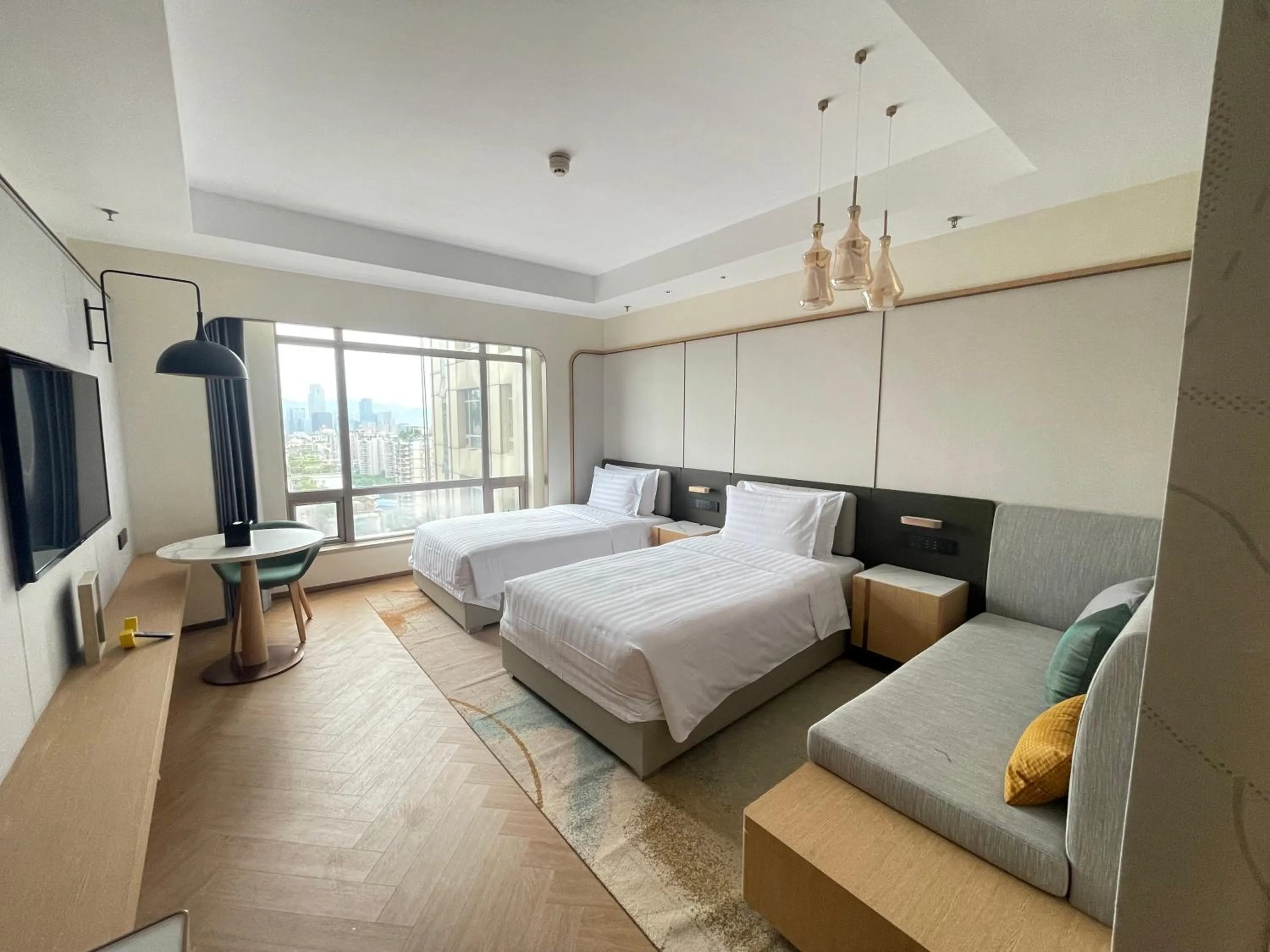 Photo of the whole room, Bed in Holiday Inn Chongqing Guanyinqiao, an IHG Hotel