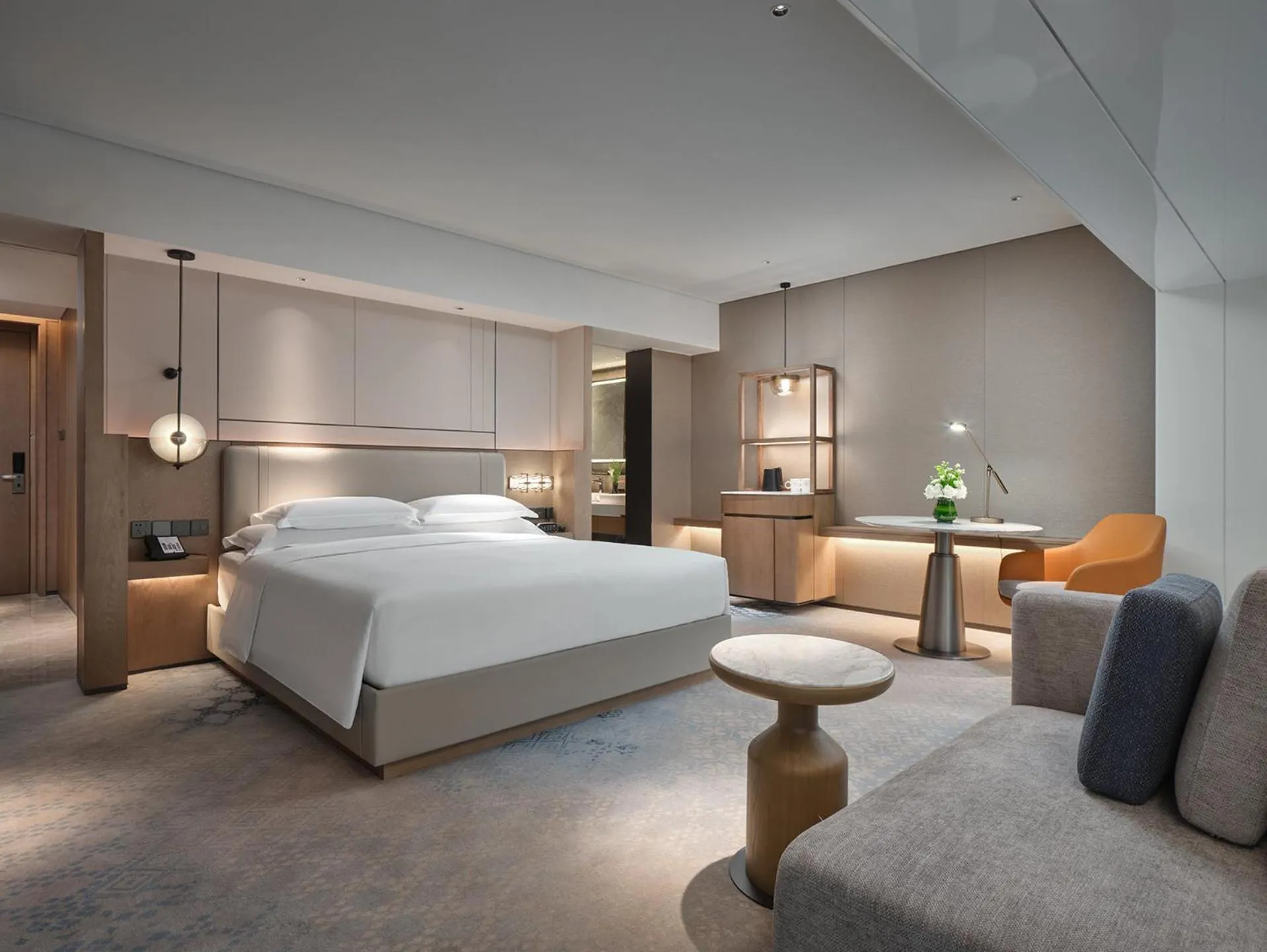 Photo of the whole room, Bed in Crowne Plaza Hohhot City Center