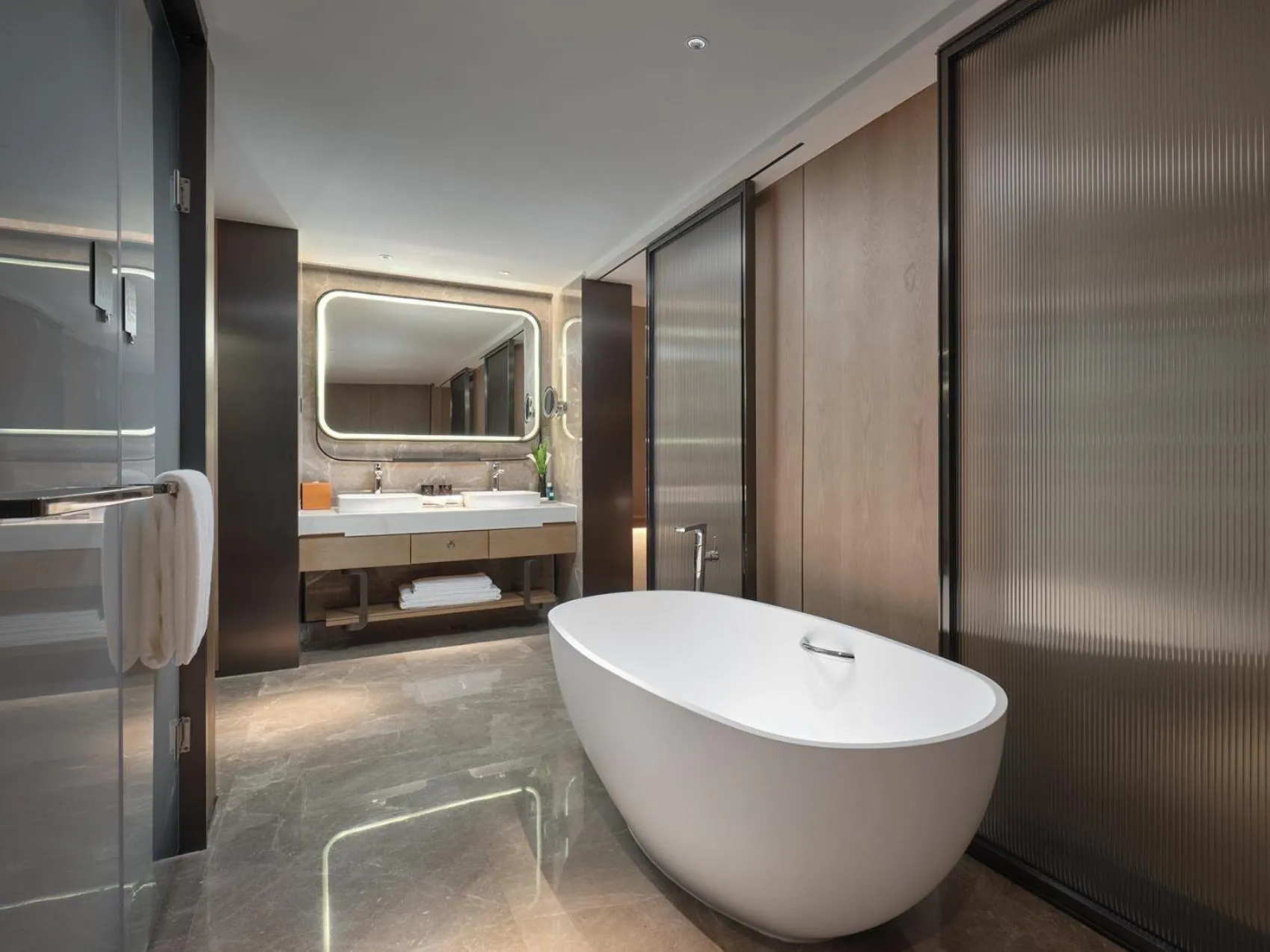 Bathroom, Bed in Crowne Plaza Hohhot City Center