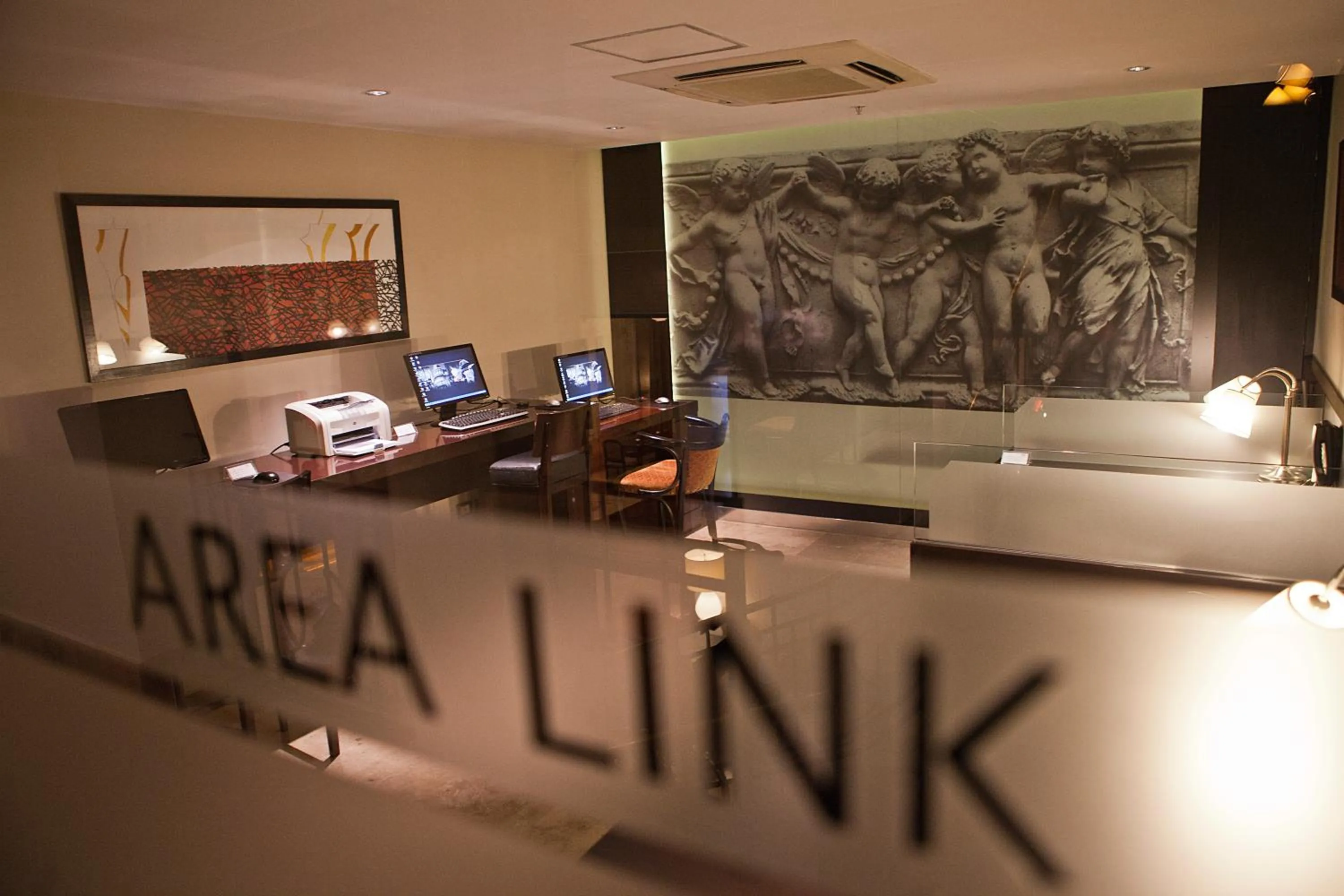 Business facilities, Bed in Savoy Hotel