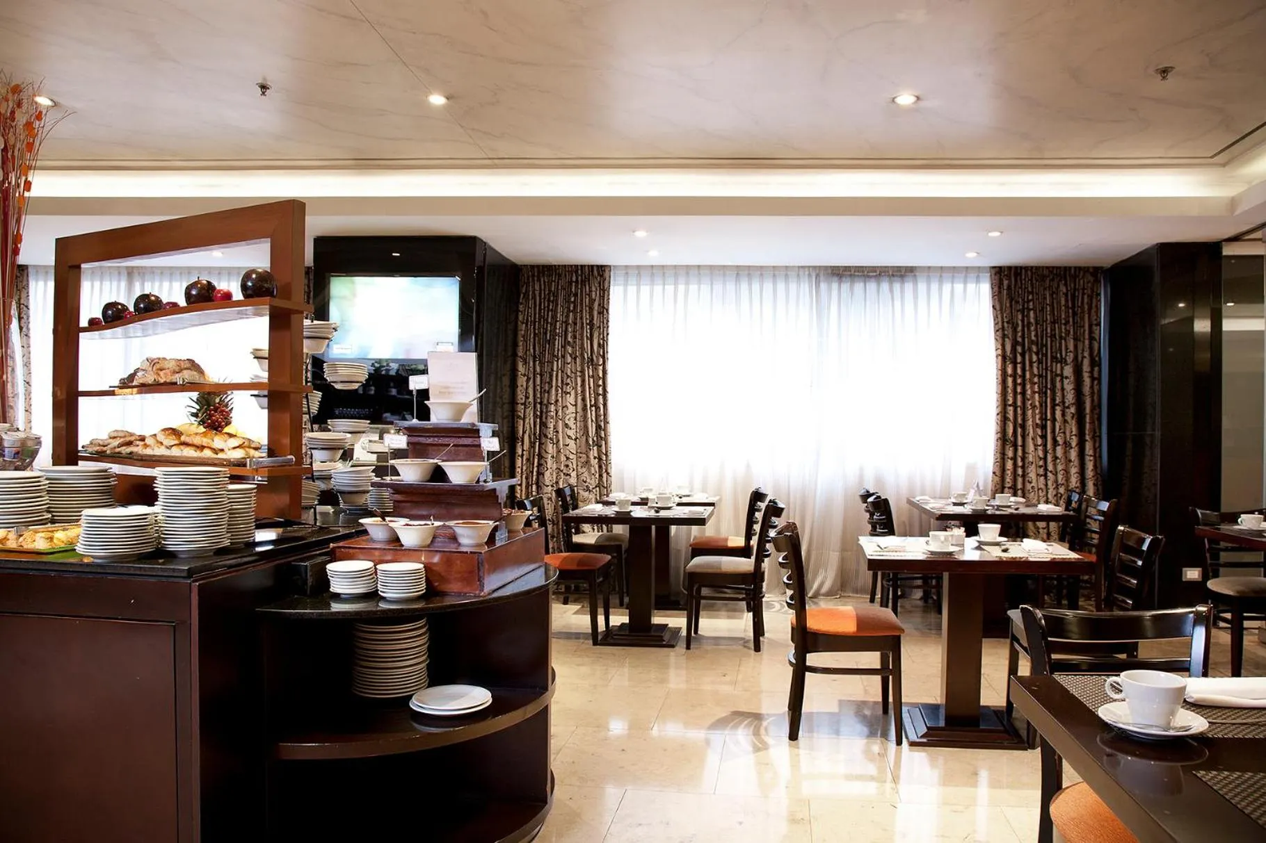 Food and drinks in Savoy Hotel