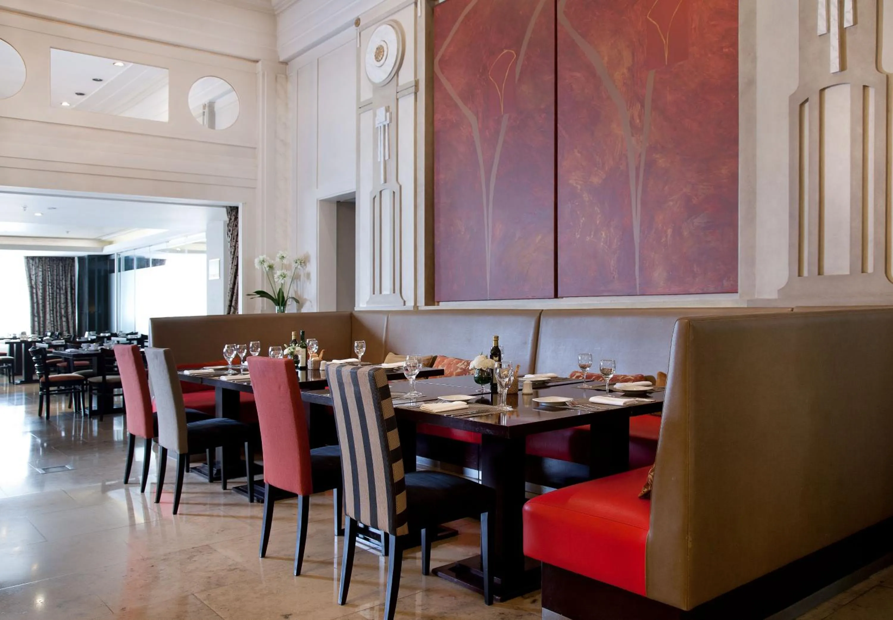 Restaurant/places to eat in Savoy Hotel