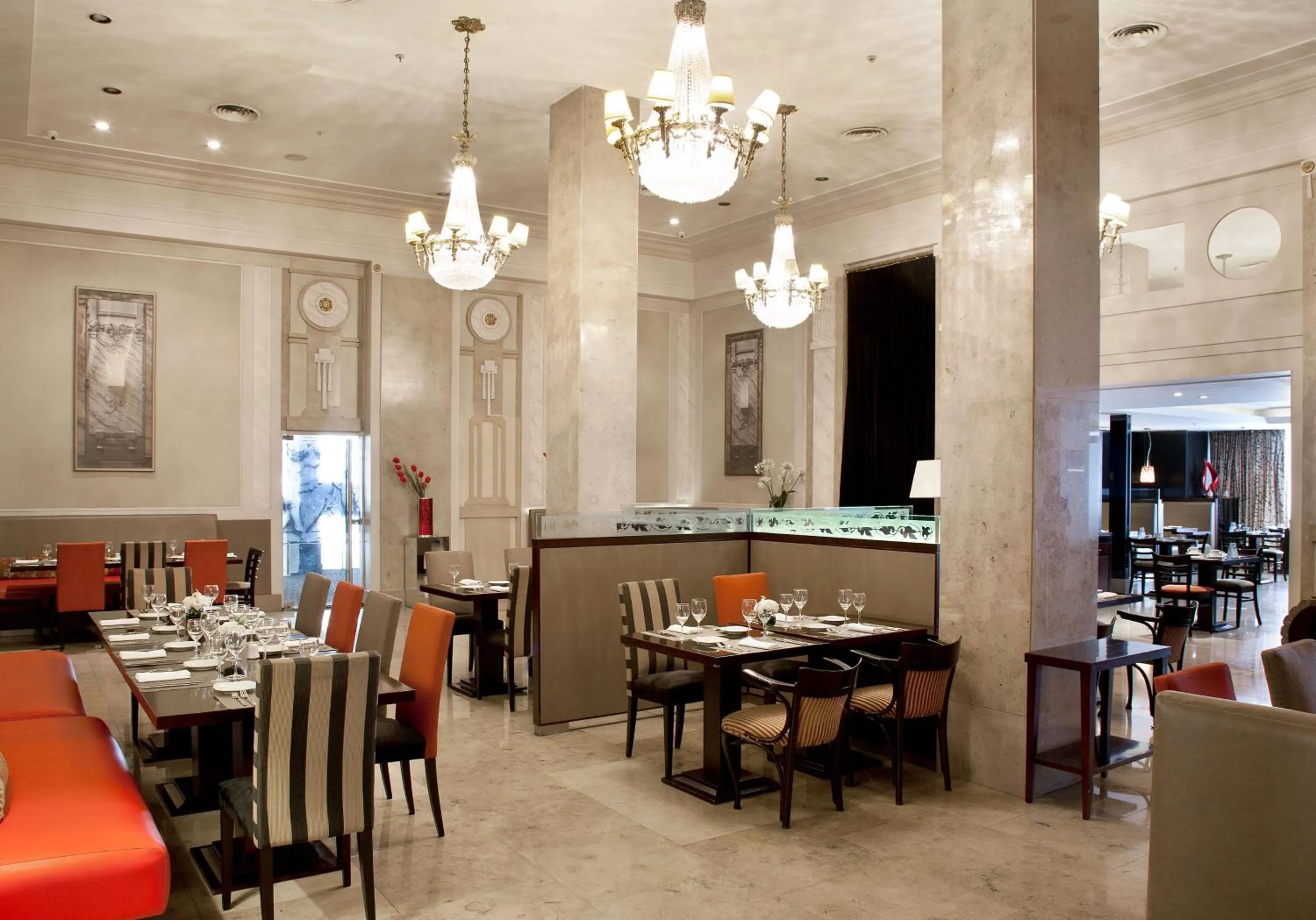 Restaurant/places to eat in Savoy Hotel