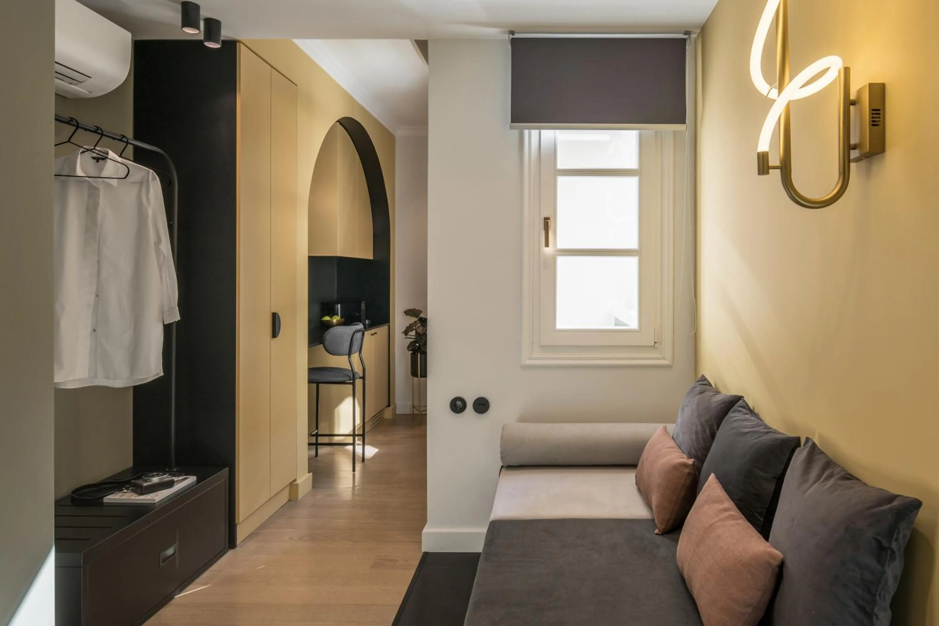 Living room, Bed in 72 AD Suites