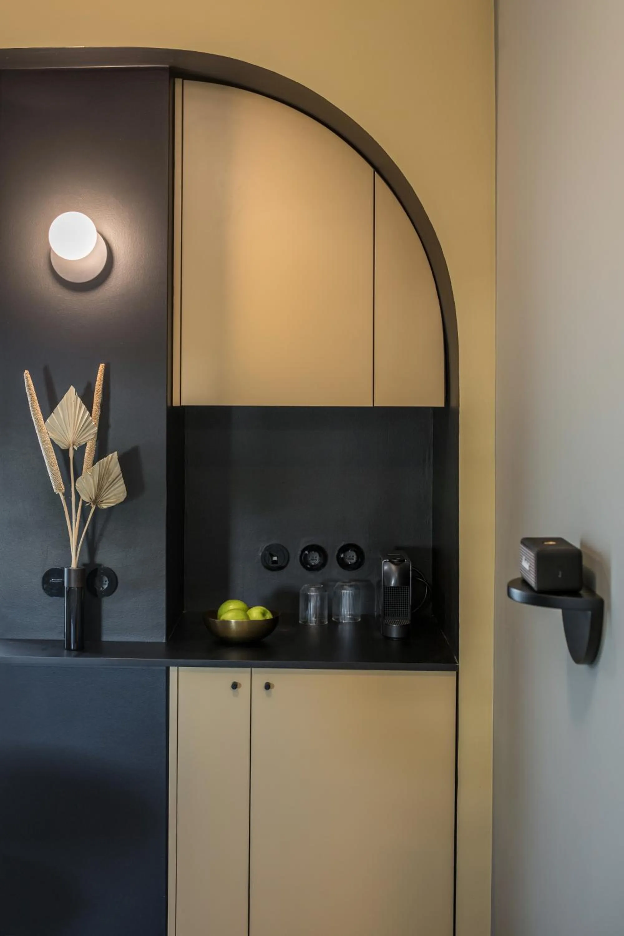 Coffee/tea facilities in 72 AD Suites