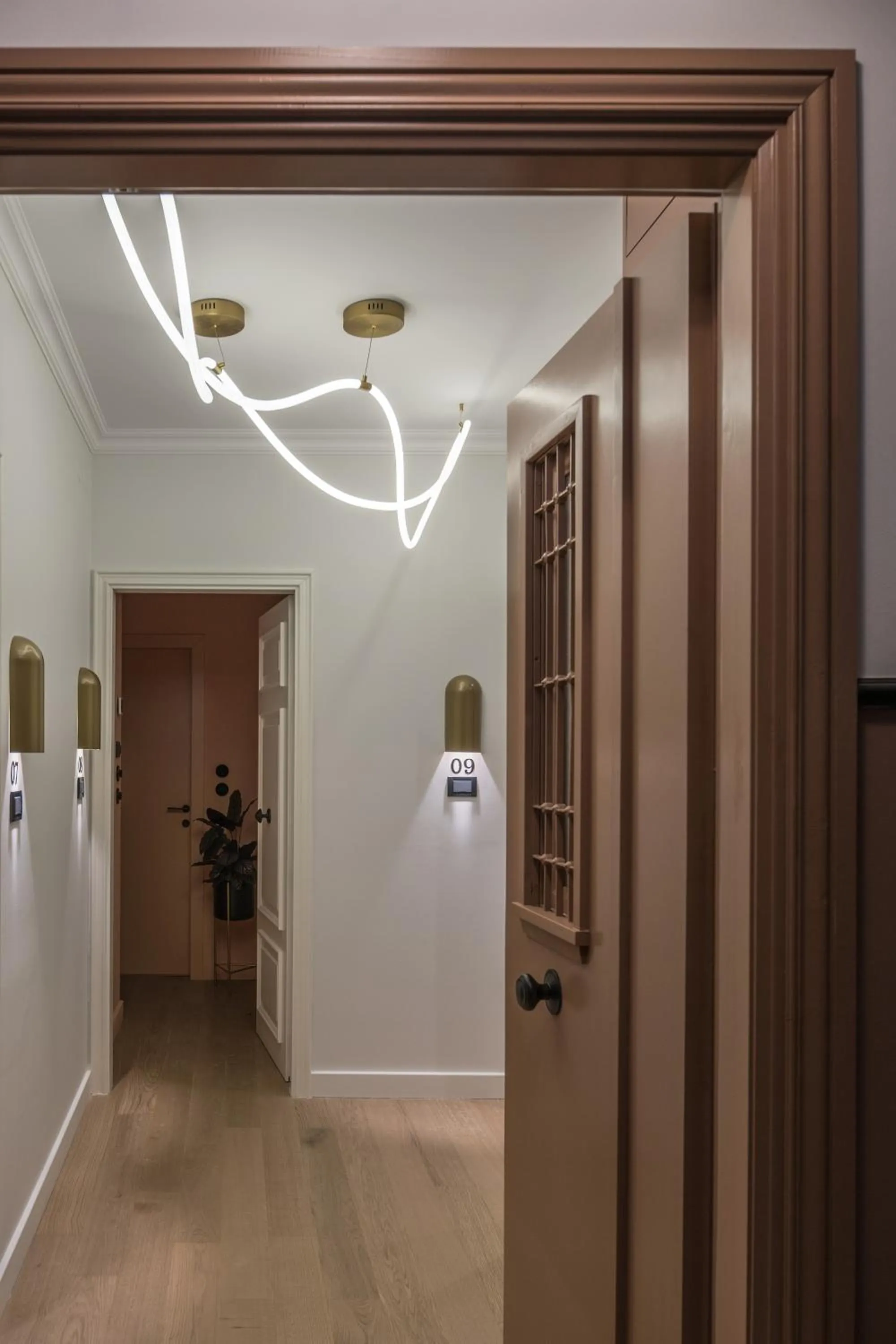 Facade/entrance in 72 AD Suites