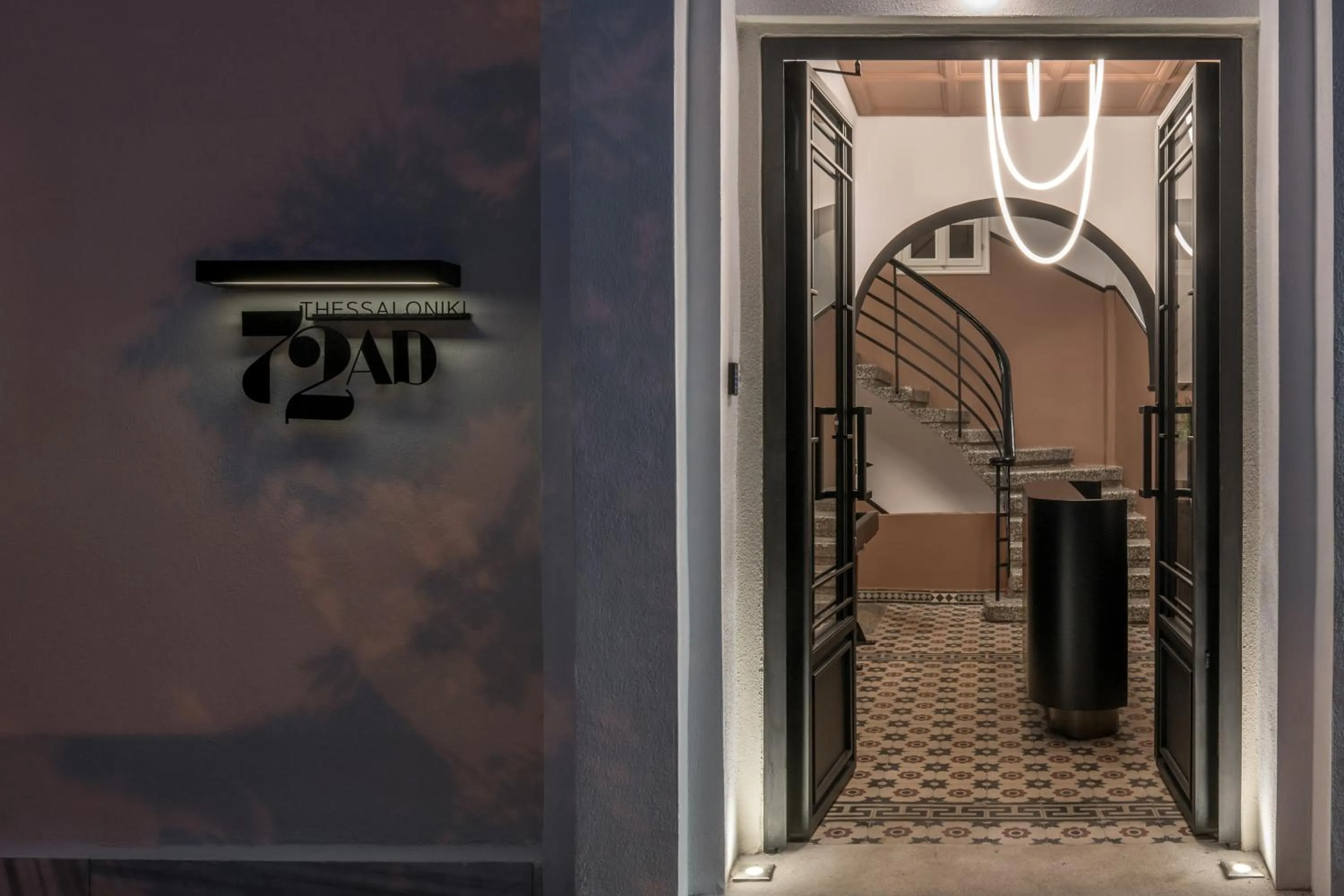 Facade/entrance in 72 AD Suites