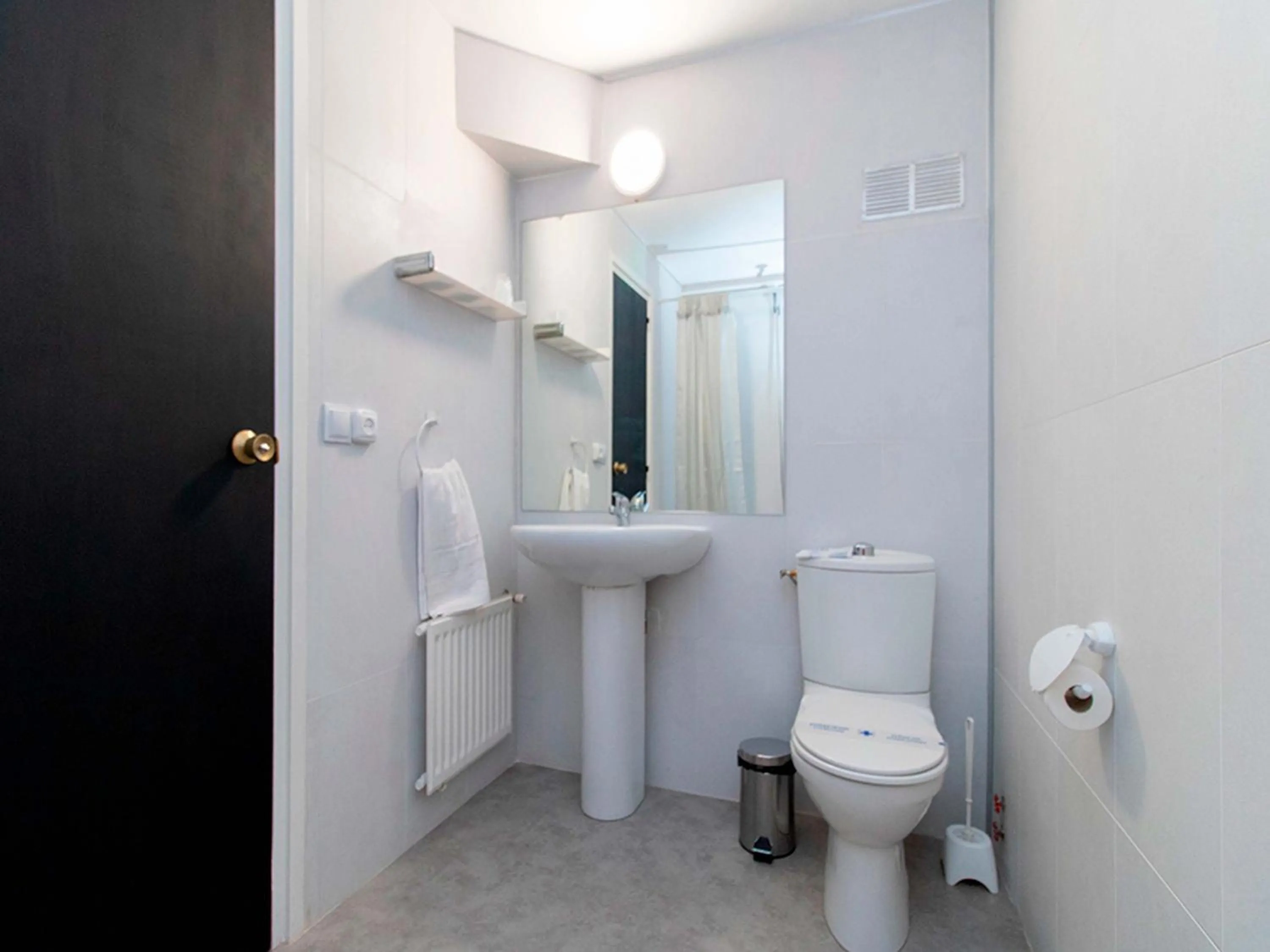 Bathroom in Hotel Pere D'Urg 3000