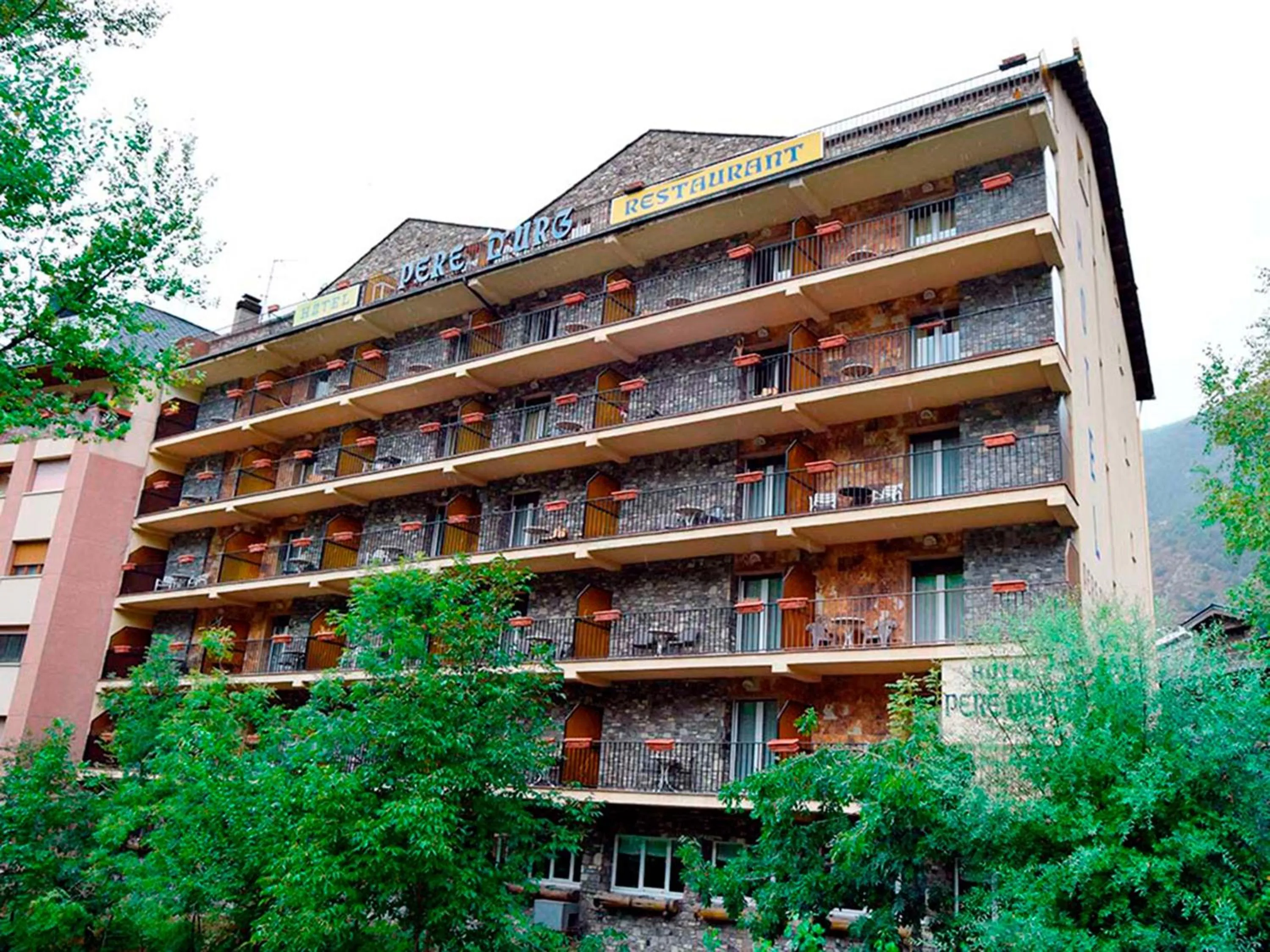 Property building in Hotel Pere D'Urg 3000
