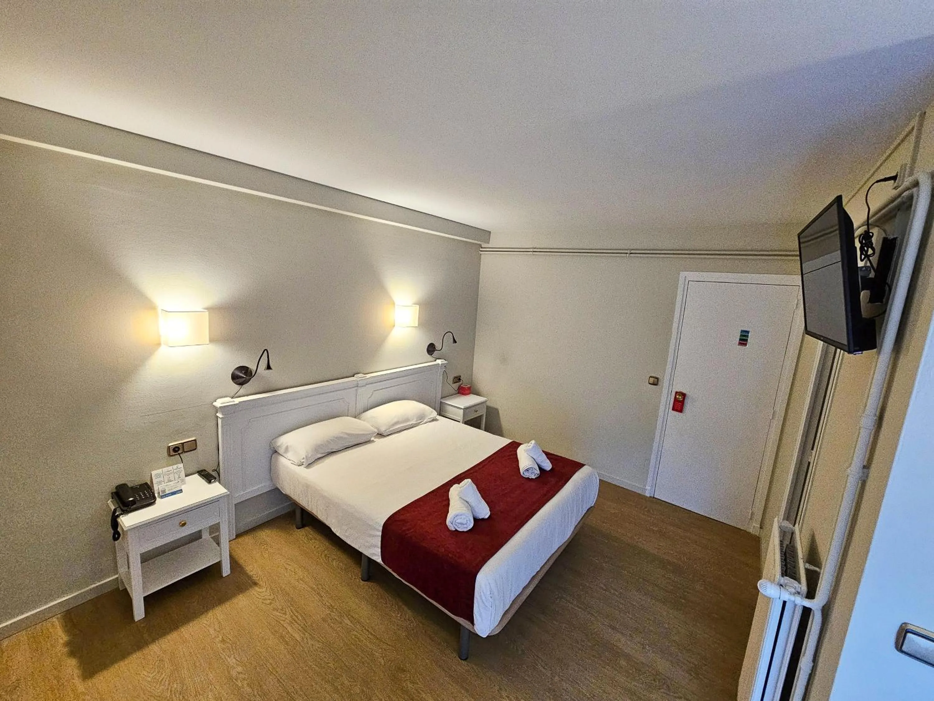 Bedroom, Bed in Hotel Pere D'Urg 3000