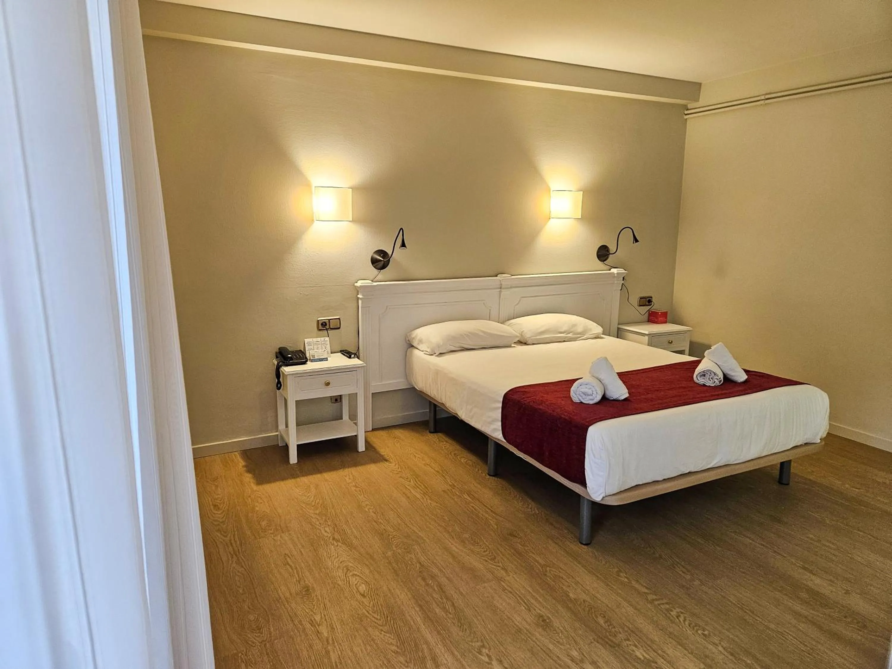 Bedroom, Bed in Hotel Pere D'Urg 3000