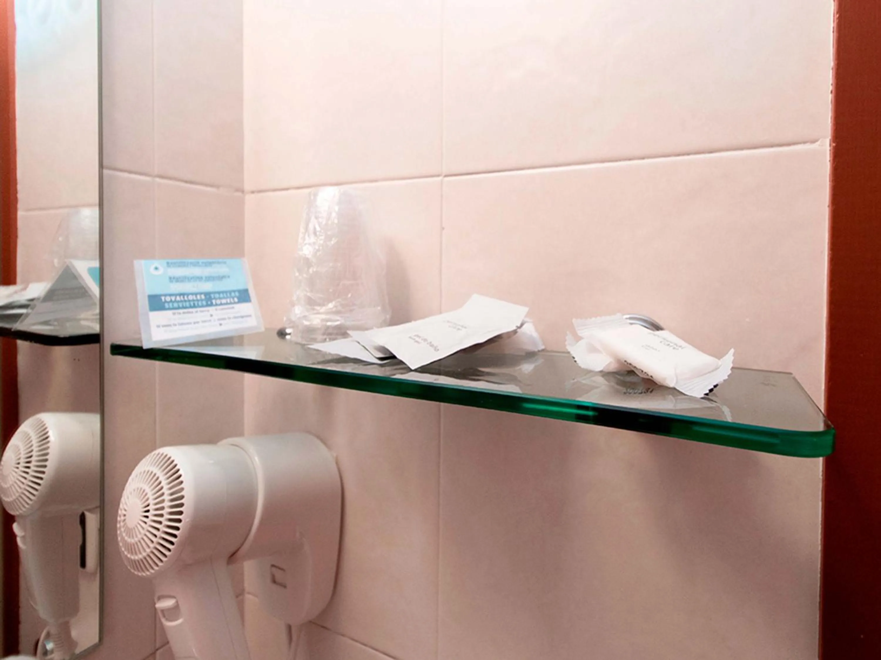 Bathroom in Hotel Pere D'Urg 3000